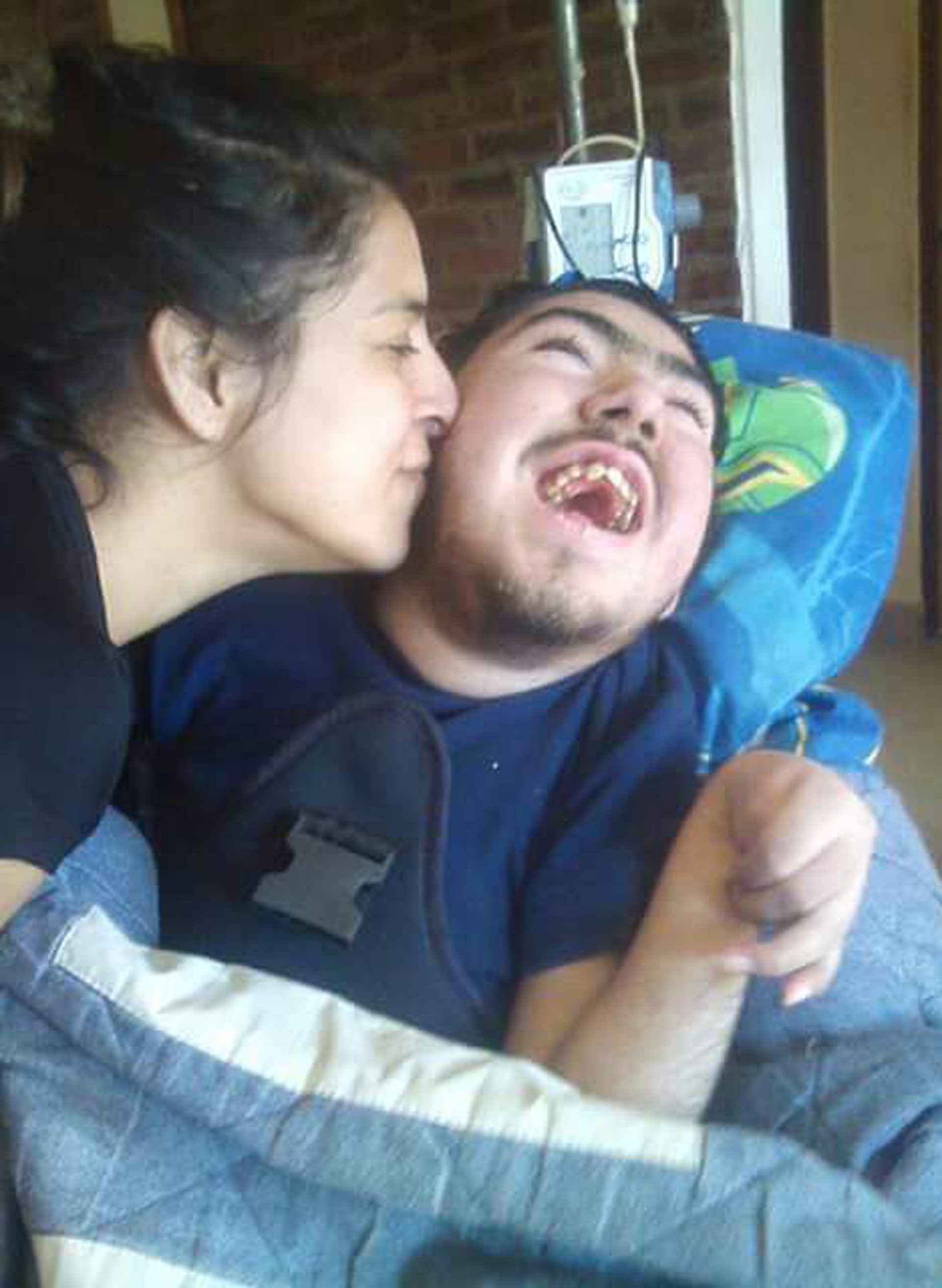 En Agosto de 2014 y con la ayuda del Programa “Hogar familia para personas con discapacidad sin grupo familiar o continente” logró tener a Axel en su hogar