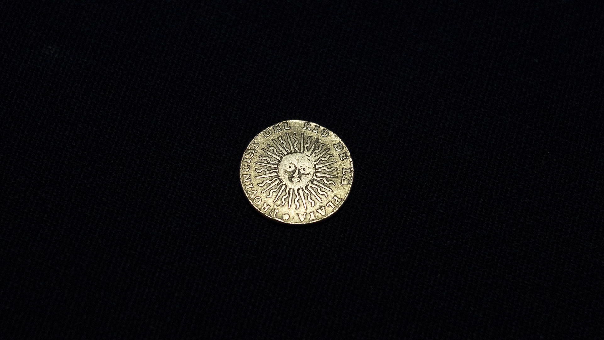 El diseño del sol de la Bandera Nacional viene de esta primer moneda patria (Adrián Escandar)
