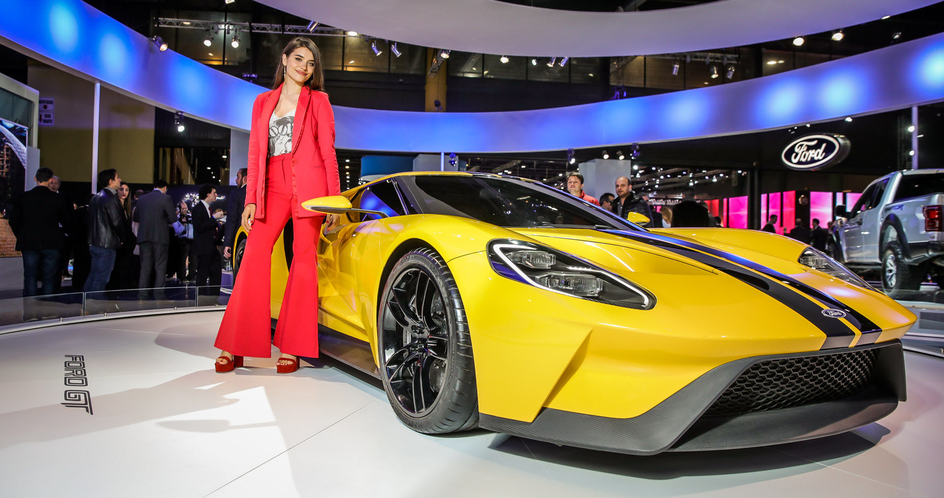 El Ford GT atrajo todas las miradas, incluso, la de Eva de Dominici