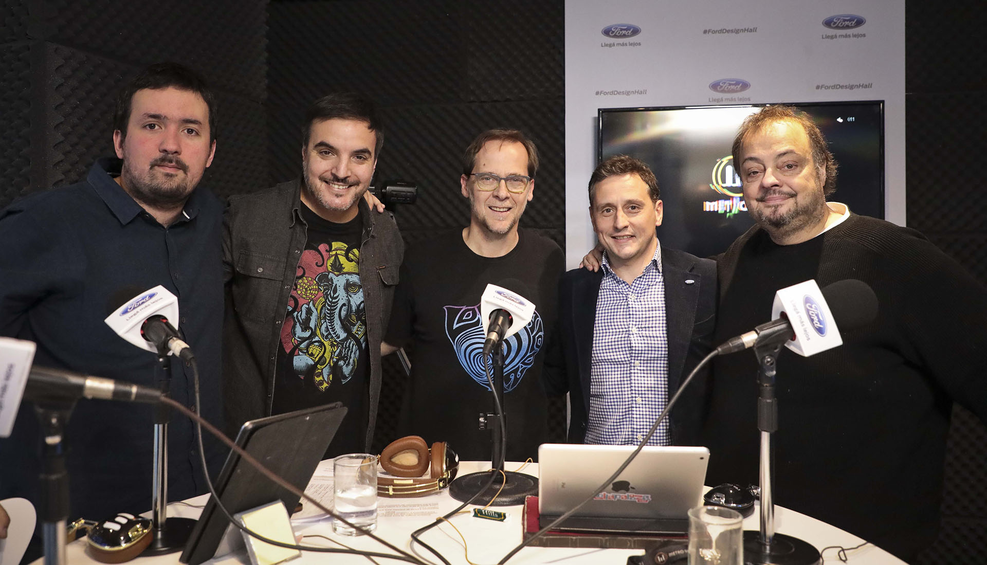 Los integrantes de “Basta de Todo” con Sebastián Tourón, Gerente General de Marketing de Ford