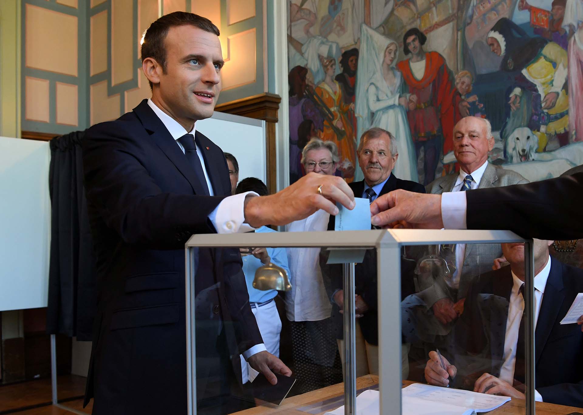 Emmanuel Macron obtuvo la mayoría absoluta en las elecciones legislativas en Francia (REUTERS)