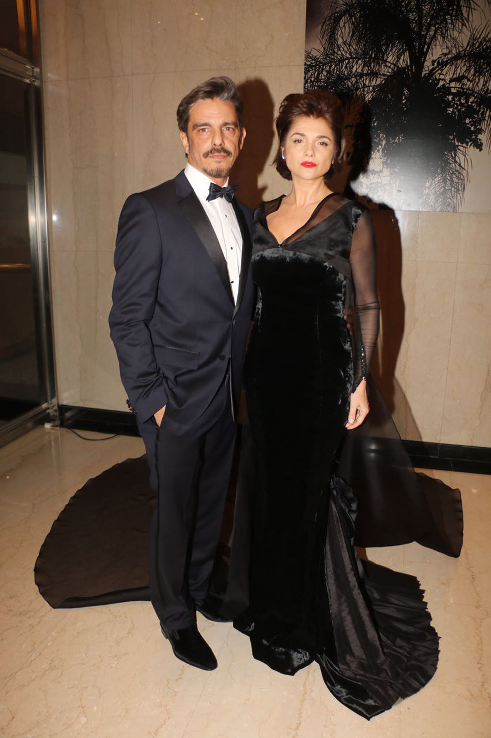 Fabian Mazzei lució un smocking azul noche by Hugo Bosss con camisa blanca y moño. Los zapatos negros de chiffon de Salvatore Ferragamo (Vero Guerman)