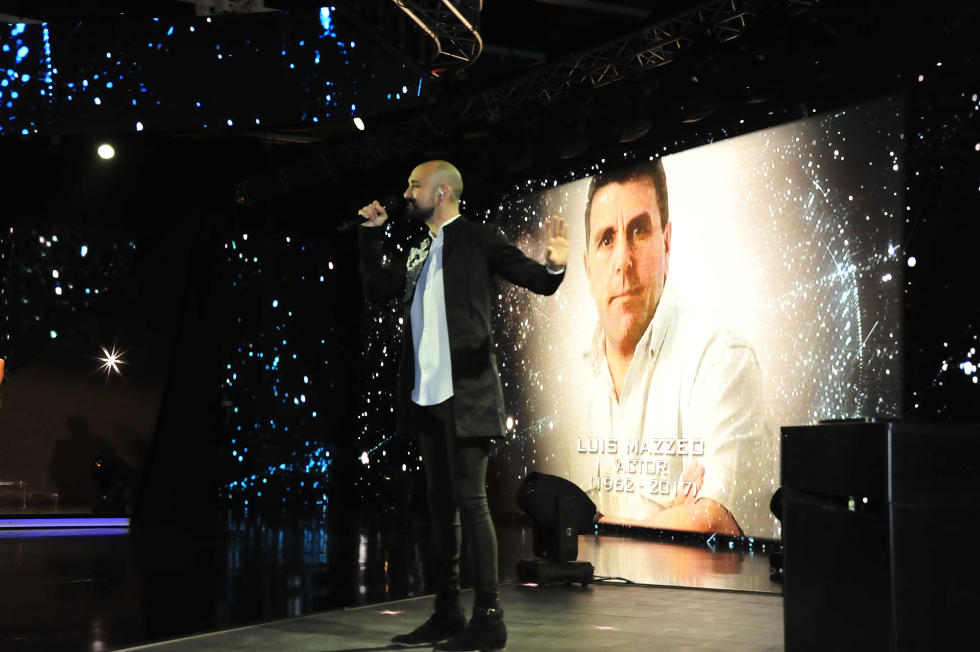 Abel Pintos cantó en el homenaje a los artistas que murieron el último año