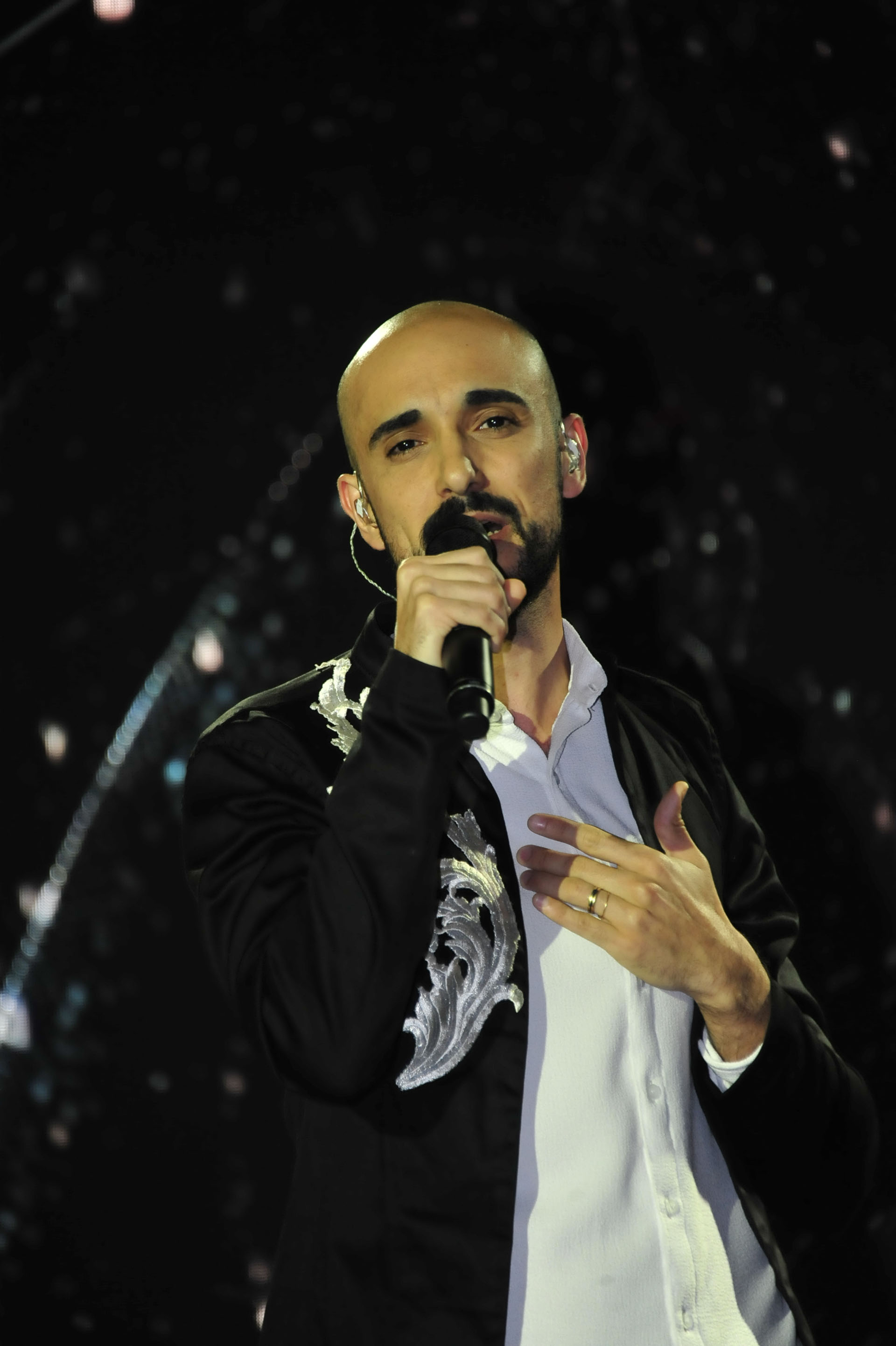 Abel Pintos cantó el tema “Sin principio ni final”