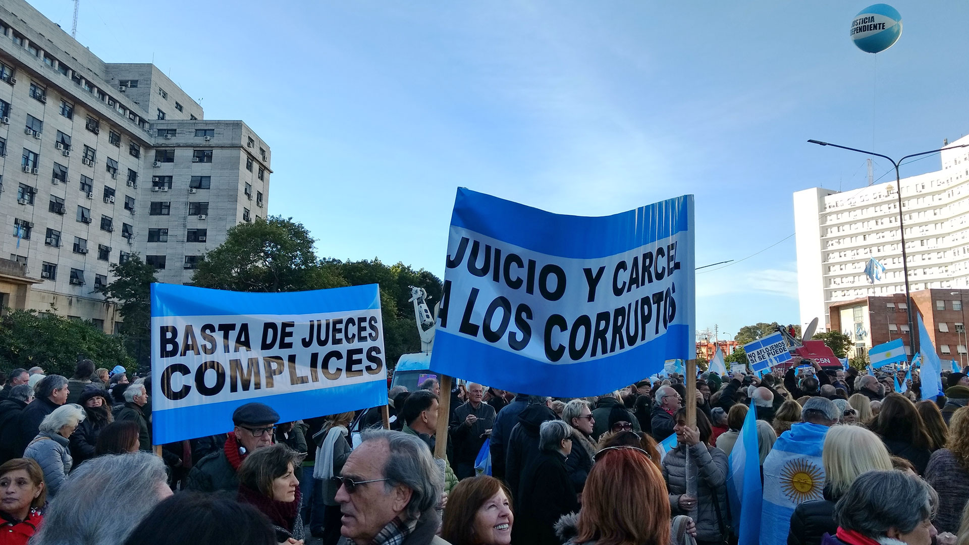 La Democracia Argentina Historia De Un Fracaso Econ mico Corrupci n Y Desconfianza En La 