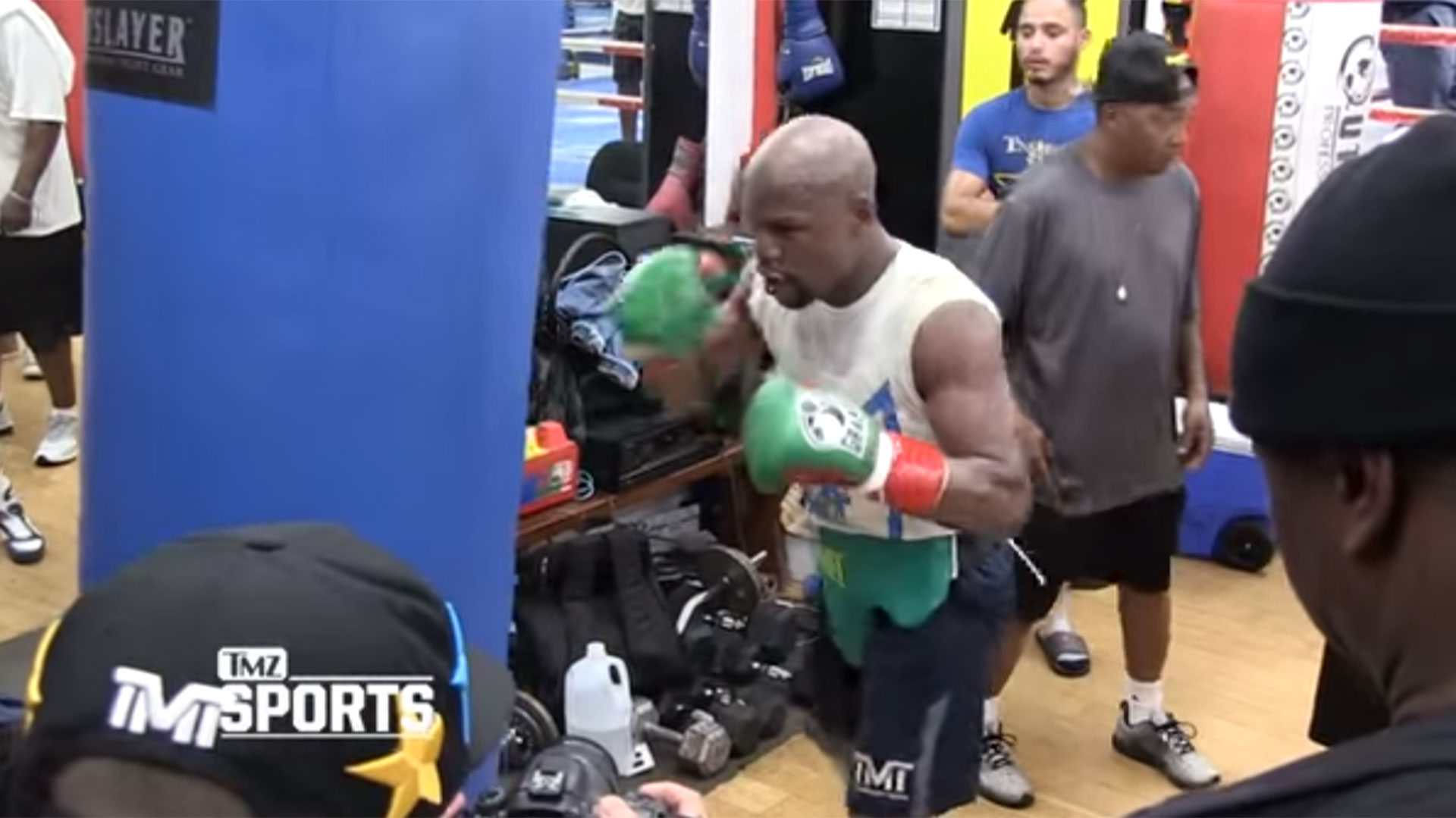Mayweather entrenó durante cuatro horas en su gimnasio para su pelea ante McGregor, según TMZ