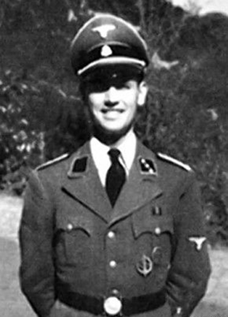 Bajo las órdenes de Herbert Kappler fue el principal responsable de la masacre de las Fosas Ardeatinas, unas minas abandonadas en las afueras de la capital italiana donde el 24 de marzo de 1944 Priebke comandó el fusilamiento de 335 partisanos y judíos