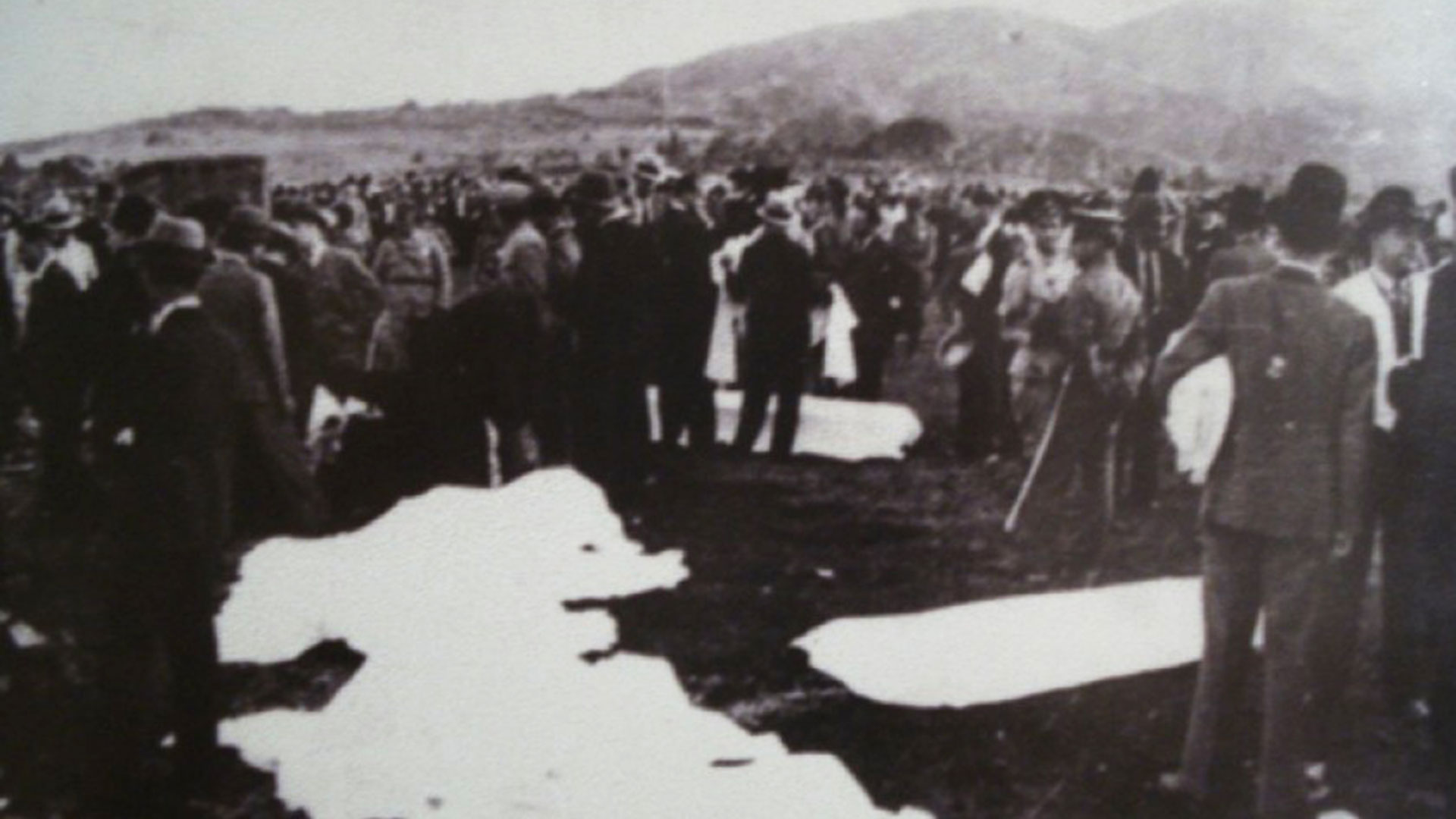Segundos después del accidente aéreo en el que murió Carlos Gardel.