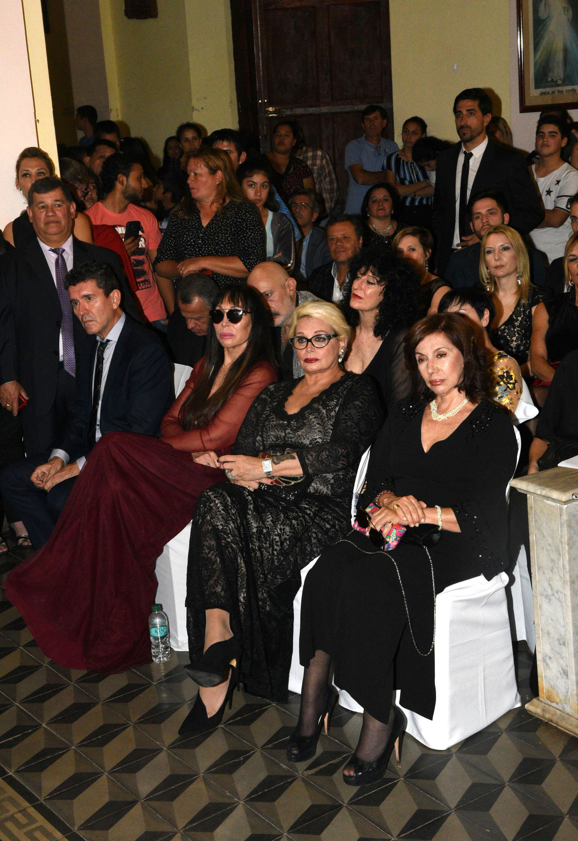Miguel Ángel Cherutti, Moria Casán, Carmen Barbieri y Nora Cárpena, presentes en la Parroquia Nuestra Señora del Carmen