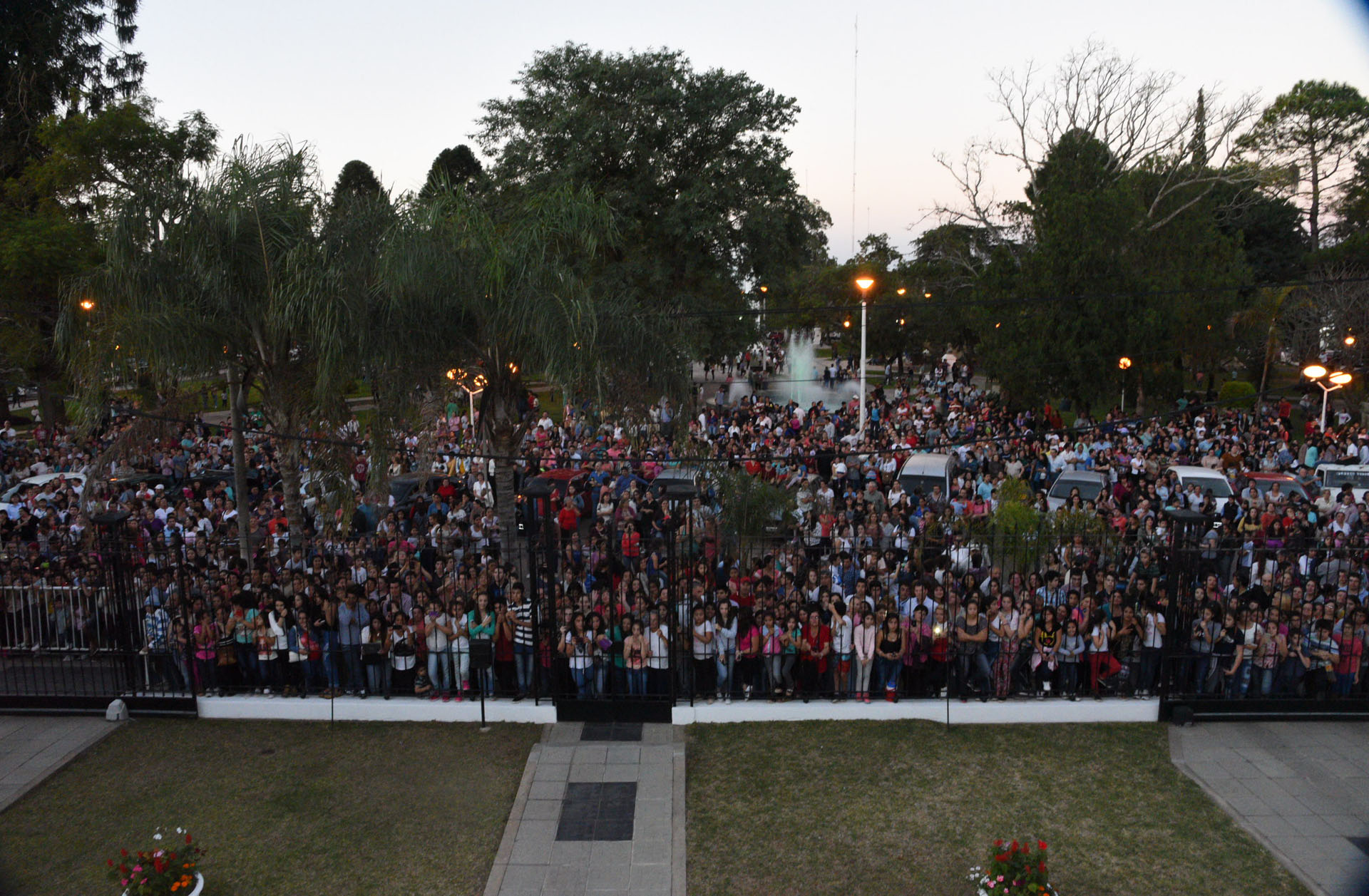 Una multitud acompañó a los novios en Bella Vista, Corrientes