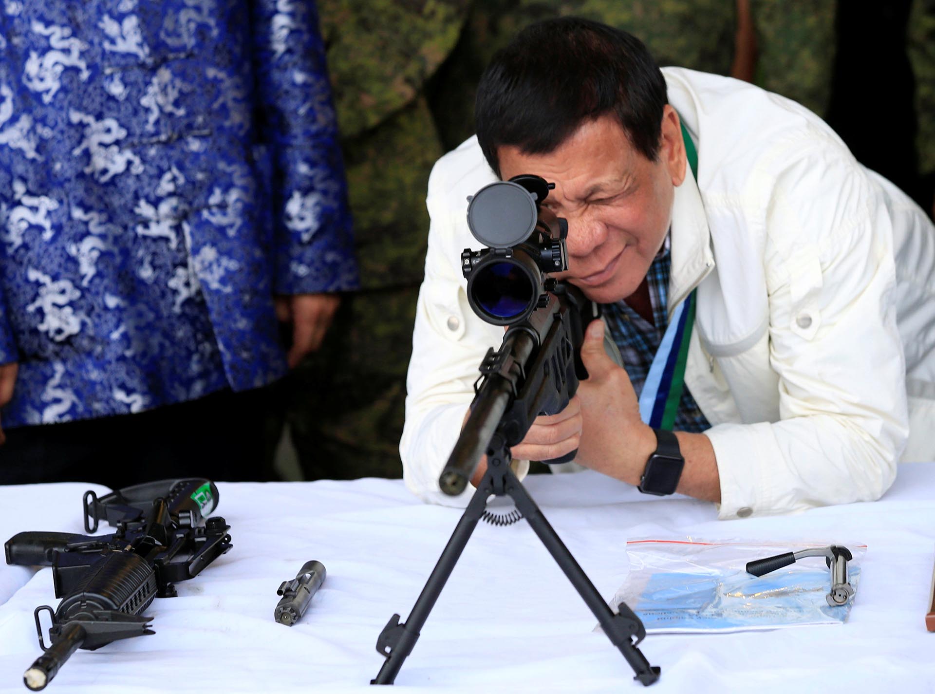 Duterte es un amante de las armas (Reuters/Romeo Ranoco)