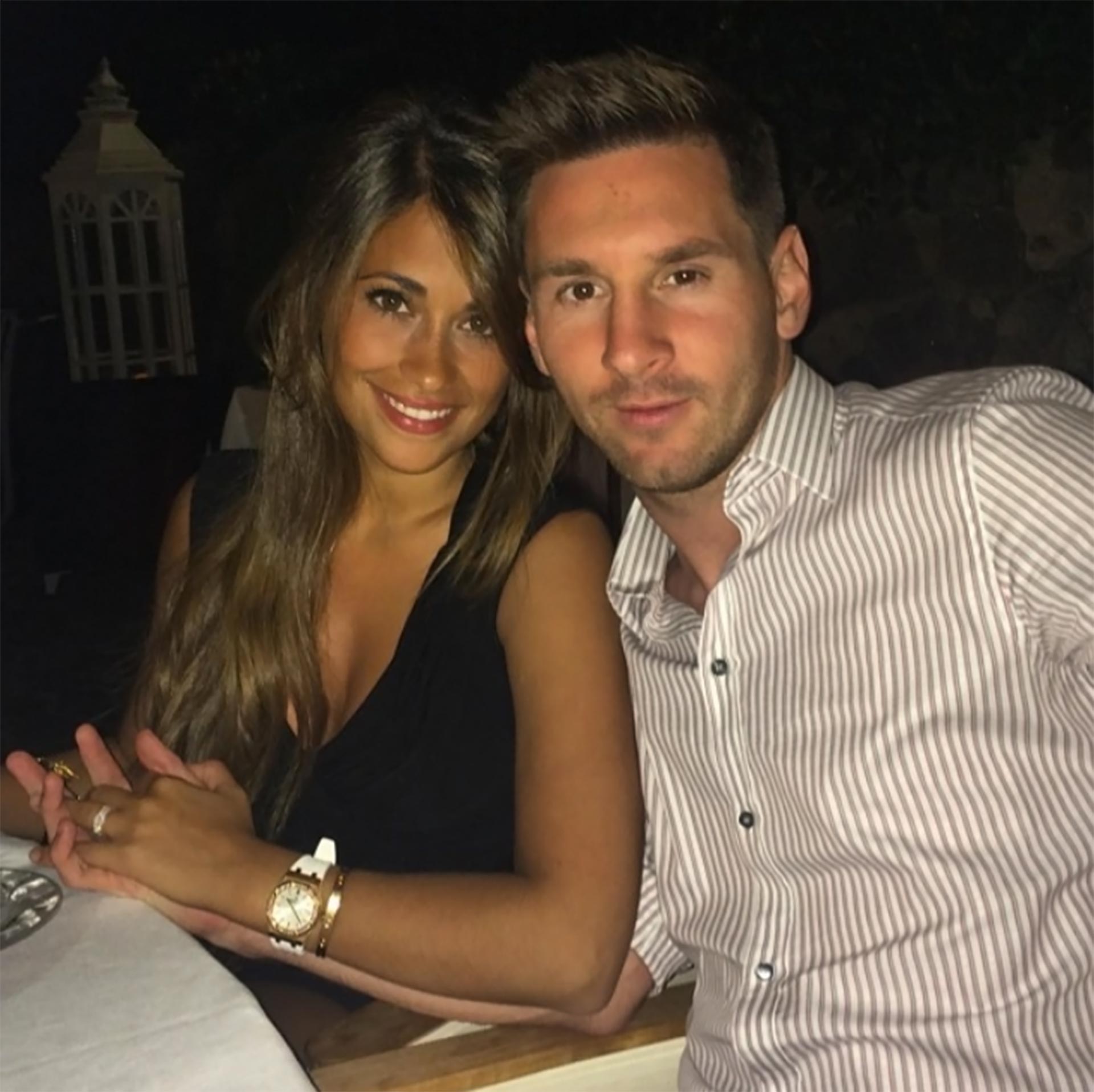 Catorce días después de haber perdido la Copa del Mundo en la final con Alemania (1-0), en Brasil, Messi se refugió junto a sus amigos y la gente que más ama (foto 27 de Julio de 2014)