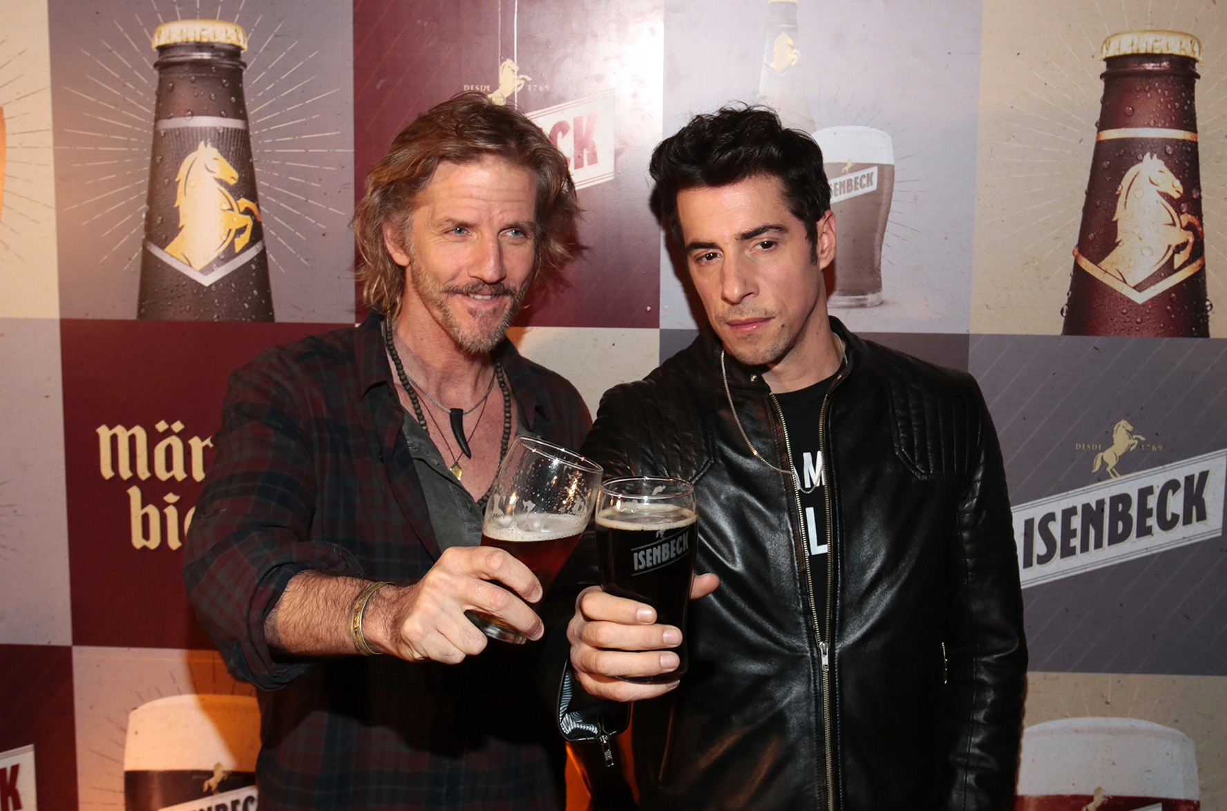 El brindis entre Facundo Arana y Esteban Lamothe