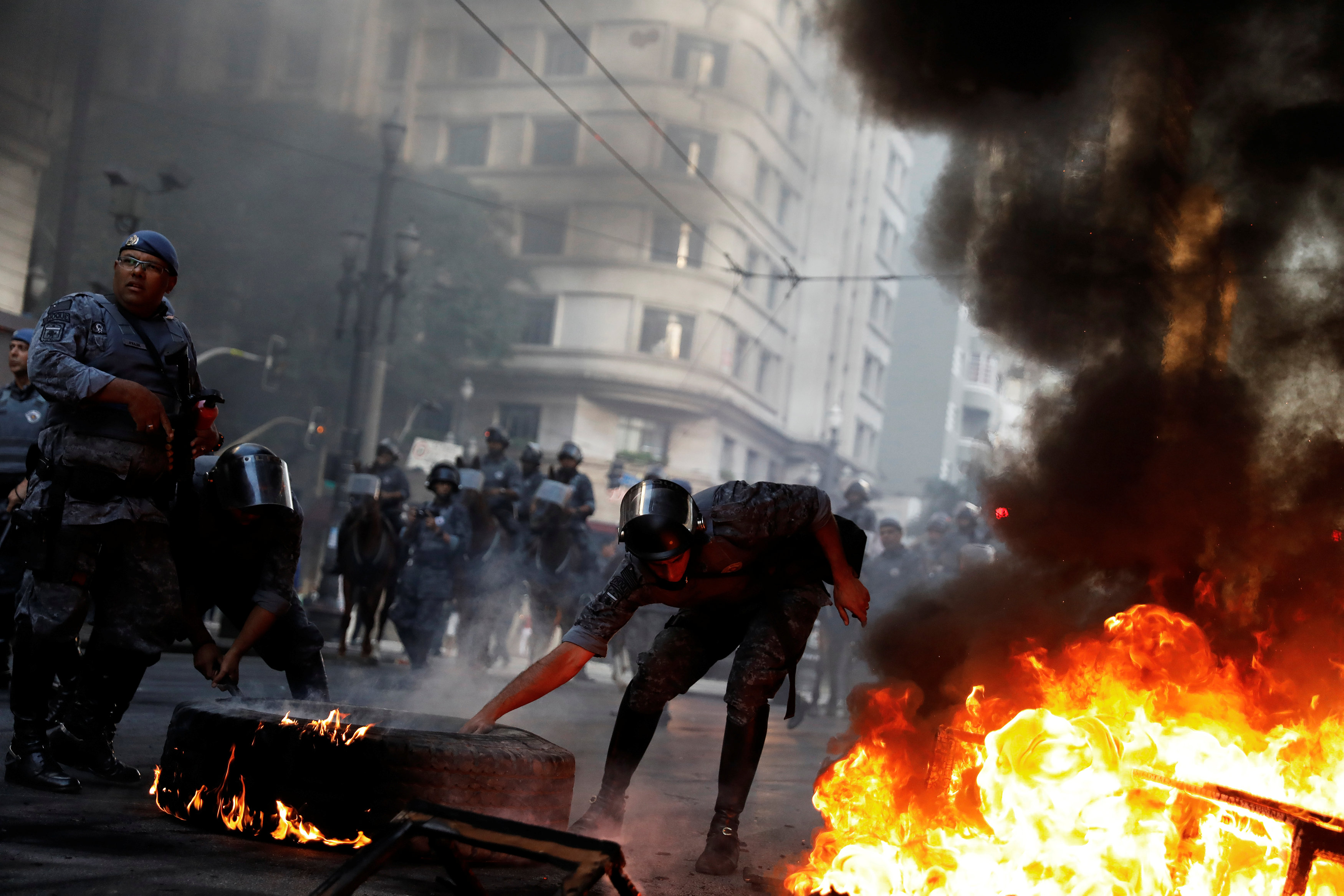 Fuertes protestas se presentaron hoy en Sao Paulo en contra del gobierno de Temer. REUTERS/Nacho Doce