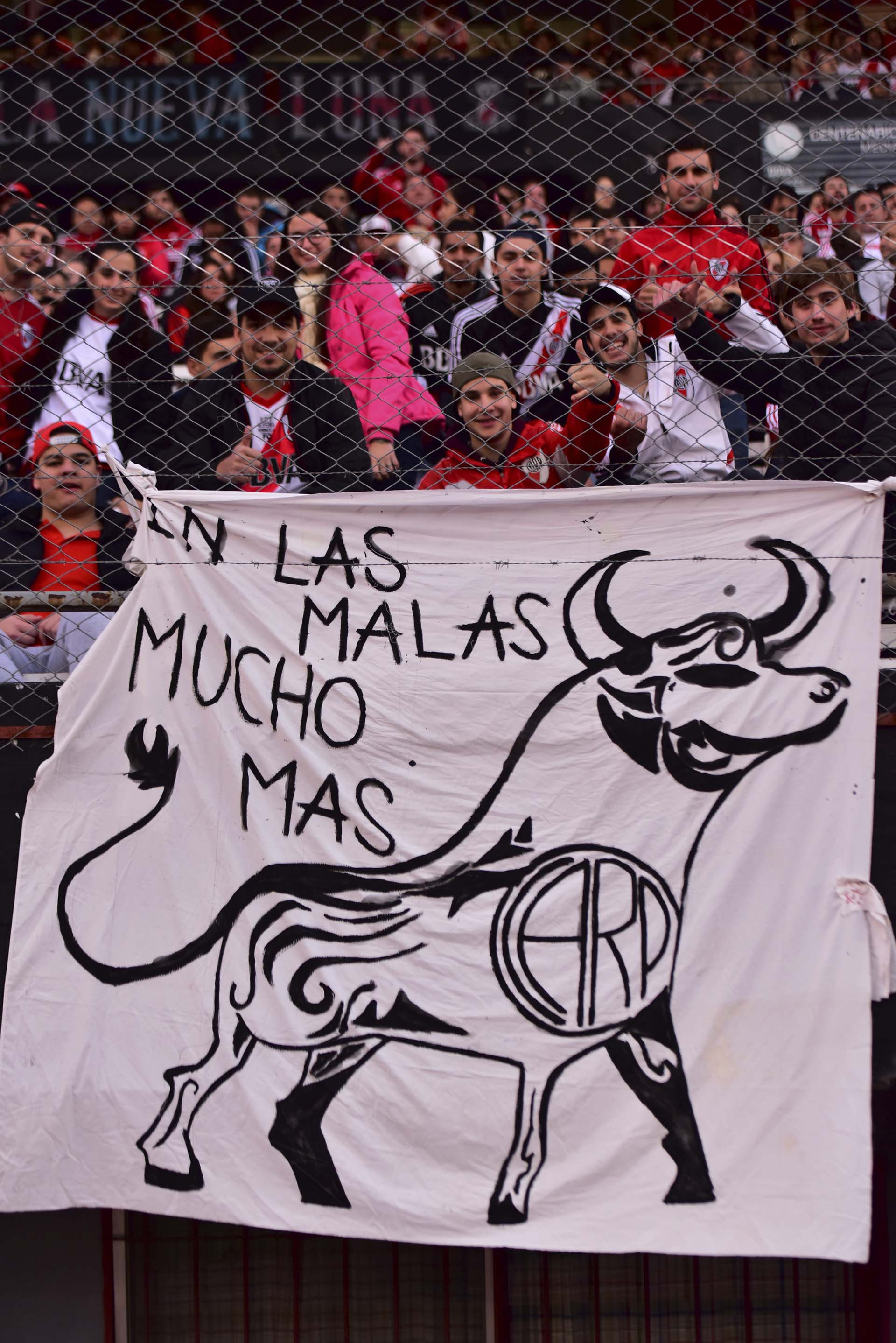 Los hinchas colmaron el estadio Monumental