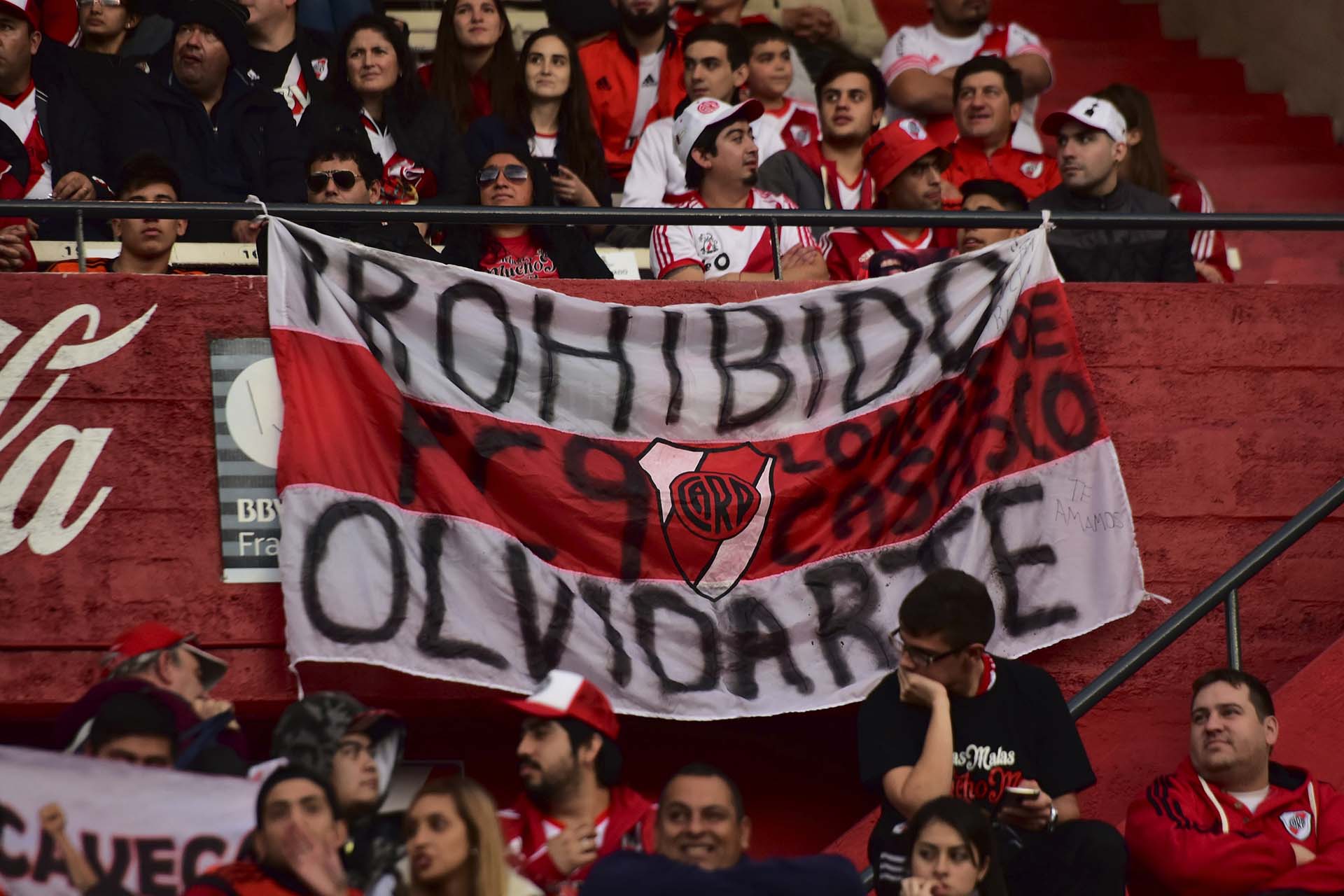 Los hinchas ovacionaron a varios de los invitados