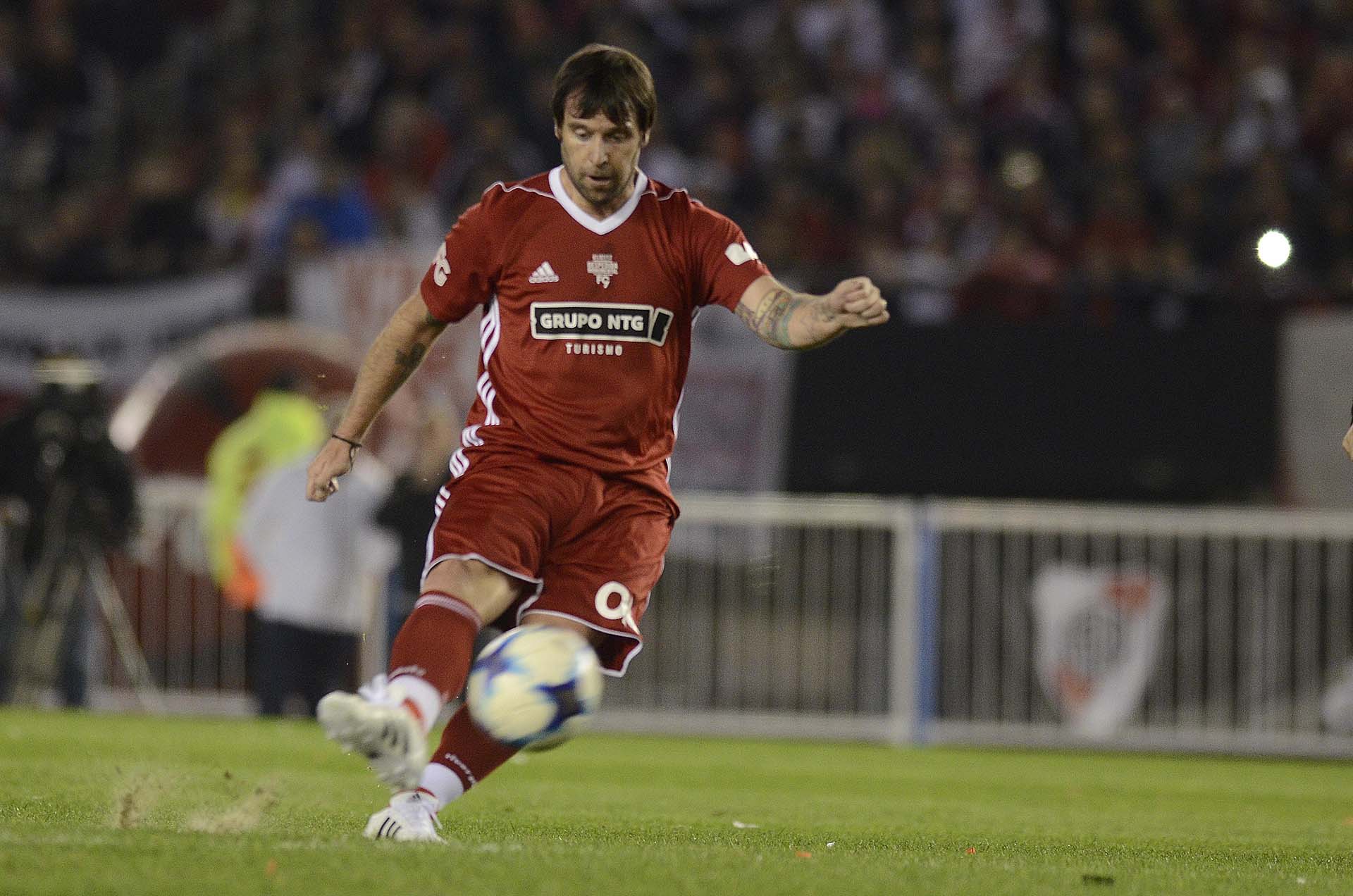 El ex goleador en acción