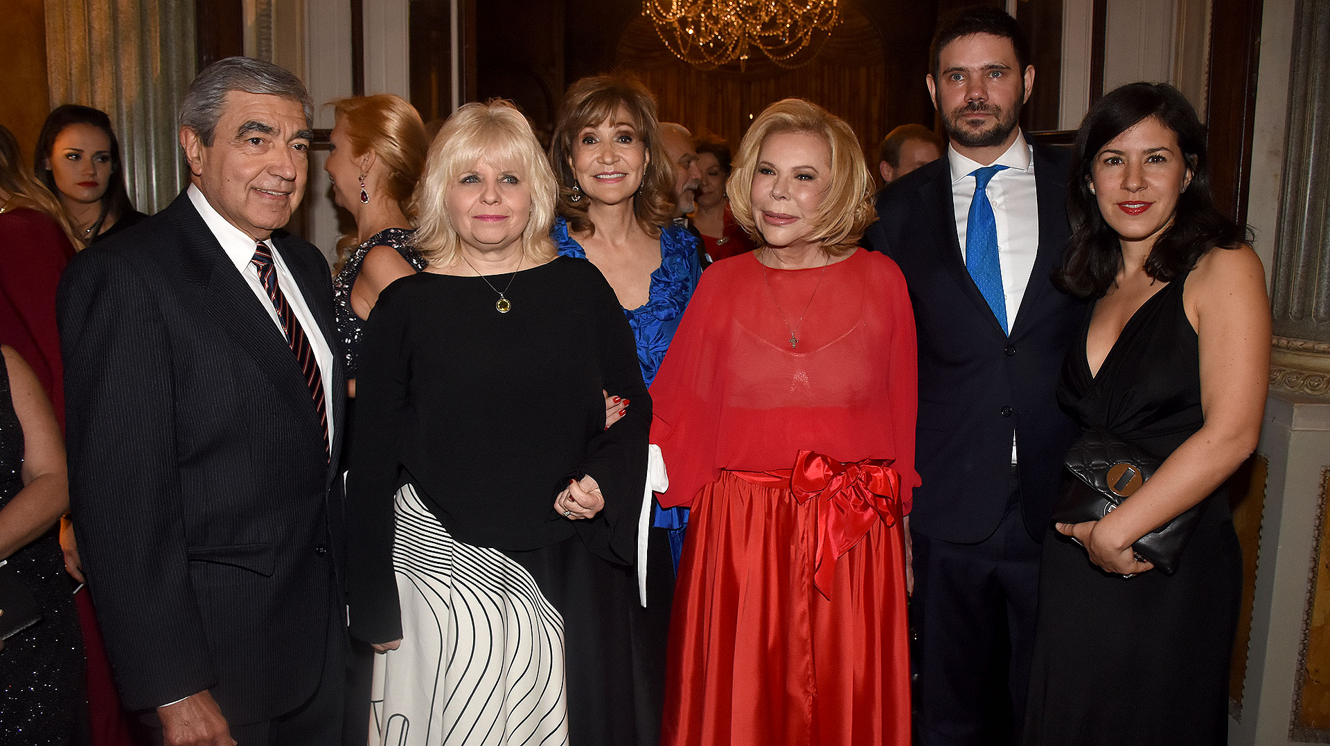 El director del Hospital de Niños Dr Pedro de Elizalde, Norberto Garrote; junto a la ministra de Salud porteña, Ana María Bou Pérez; la madrina del Hospital, Marina Dodero; y Carminne Dodero durante la gran Comida Anual 2017, que se llevó a cabo en La Mansión del Four Seasons /// Fotos: Nicolás Stulberg