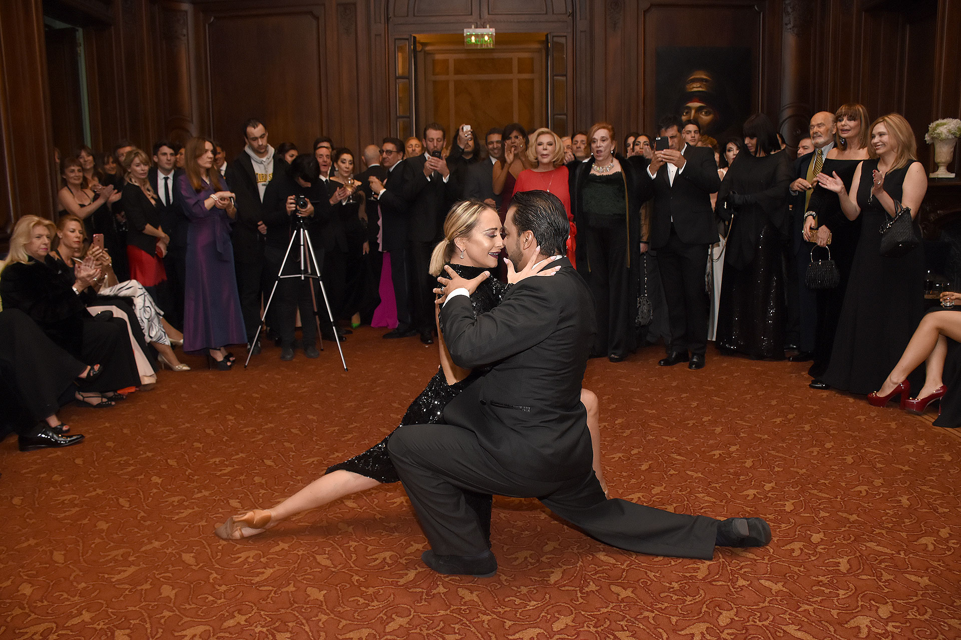 Los invitados disfrutaron del show de tango de Andrea Ghidone