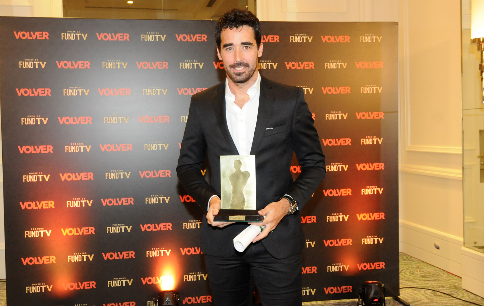 Nacho Viale recibió una distinción por “La noche de Mirtha” (Teleshow)