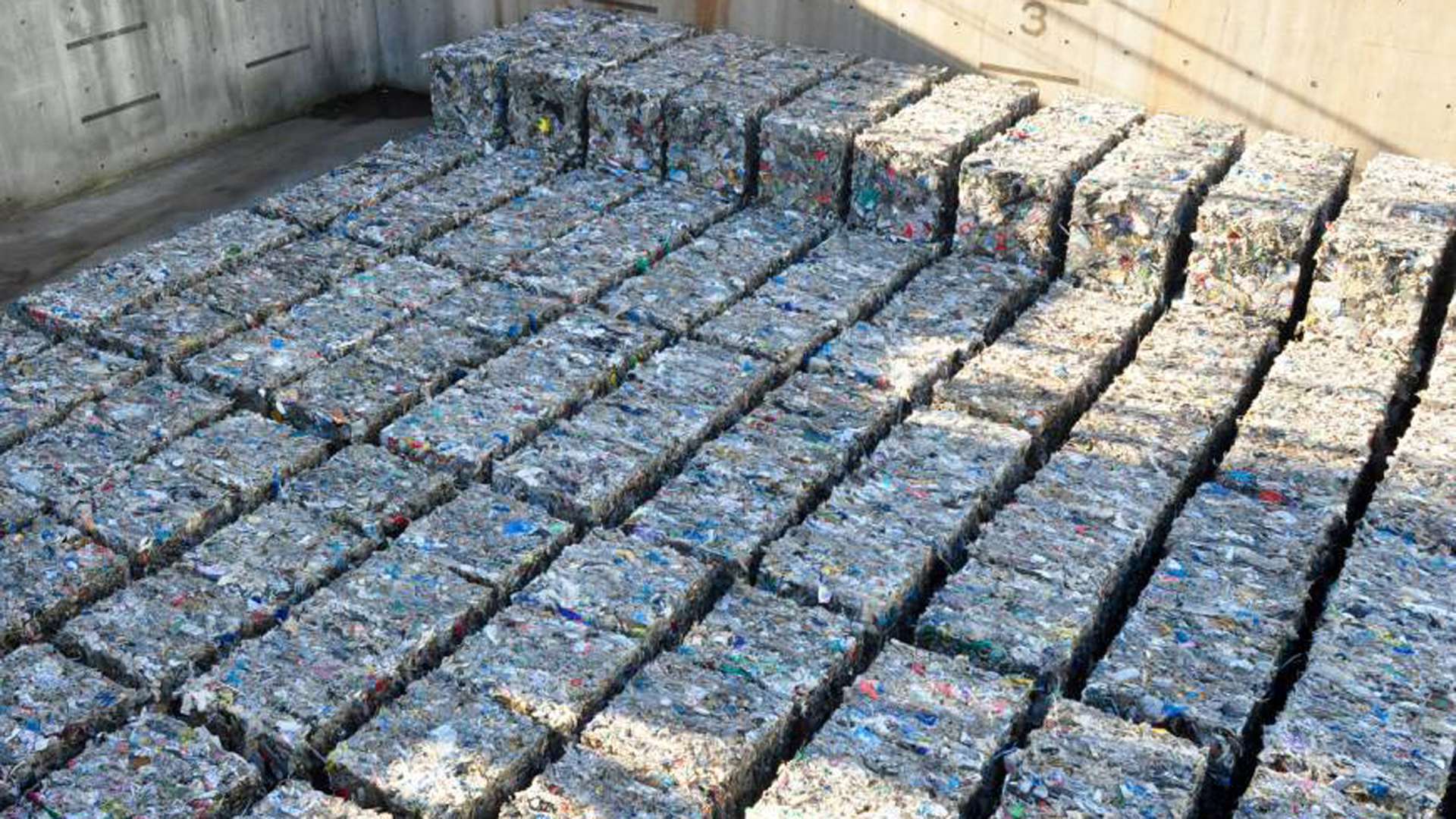 La isla está hecha de estos miles de cubos que hacen de cimientos