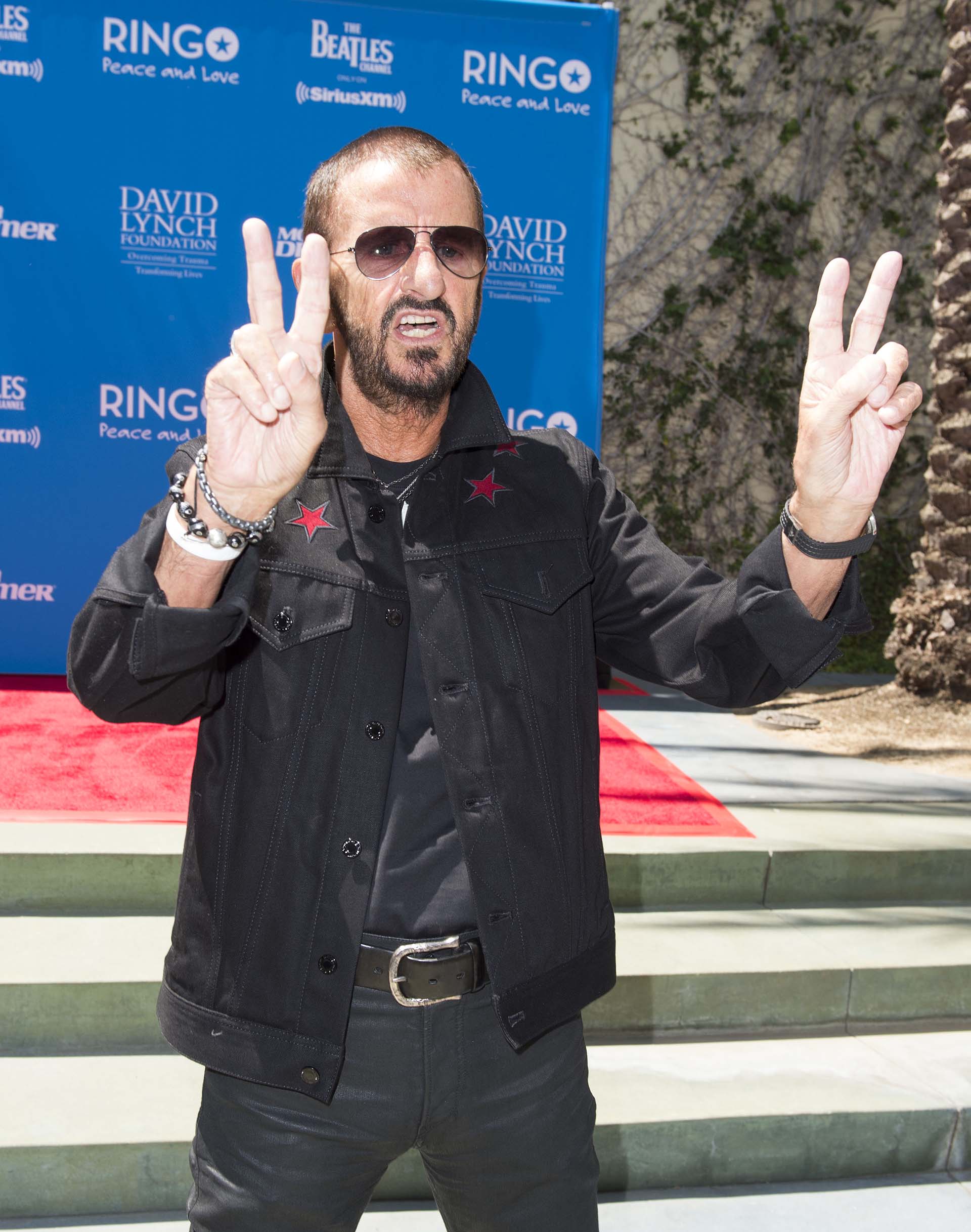 Una vez más, Ringo Starr convocó a los invitados bajo el lema “Paz y amor”, al festejo que se llevó a cabo en Capital Records Tower, donde estuvo rodeado de los grandes personajes de la música y el espectáculo