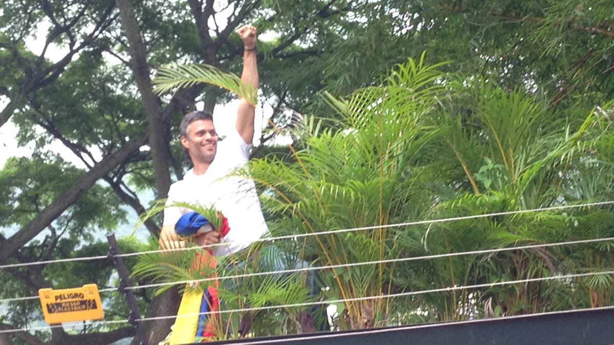 Leopoldo López en su casa, donde cumple arresto domiciliario