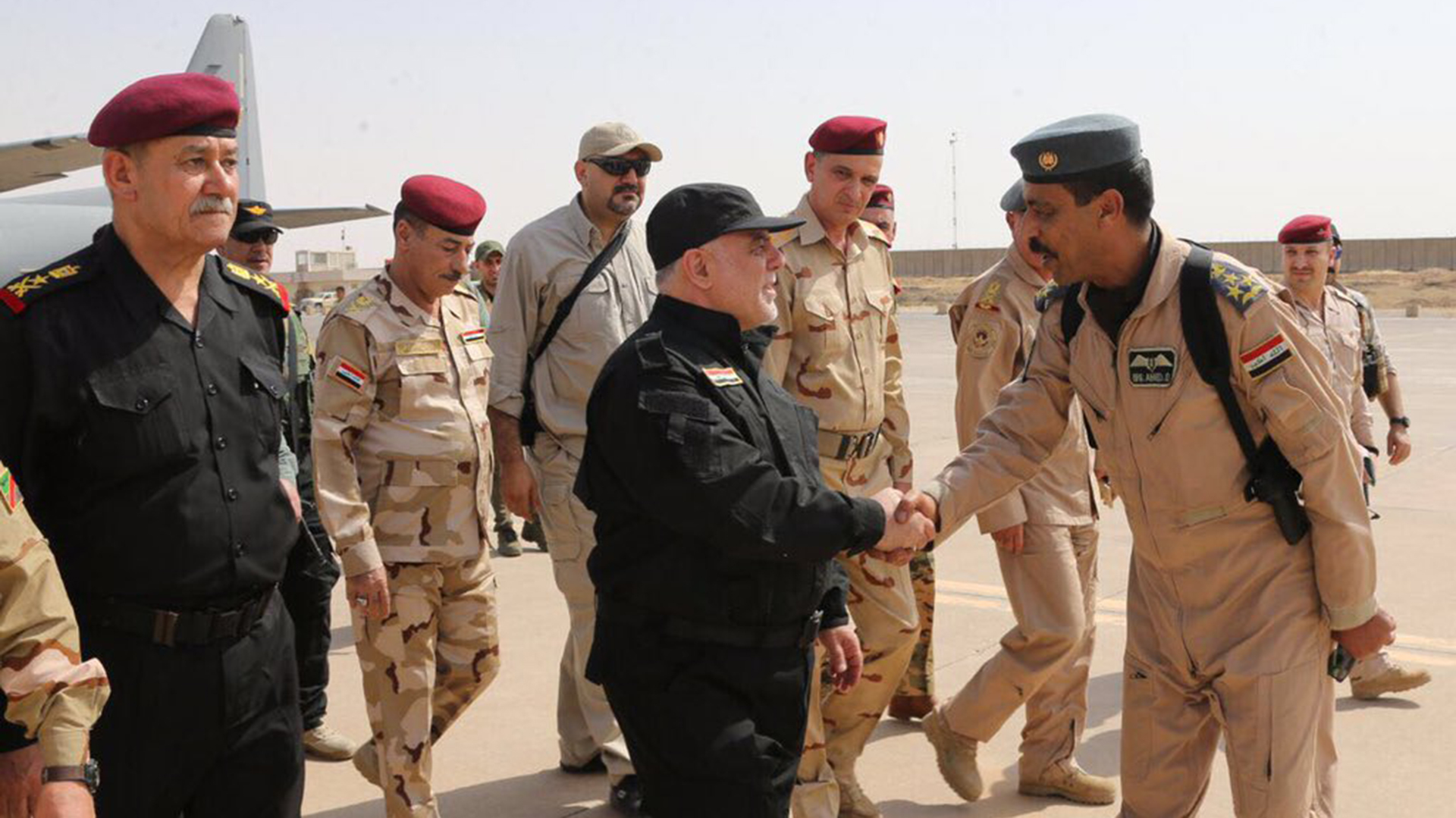 El premier arribando a Mosul para el momento de la victoria (@HaiderAlAbadi)