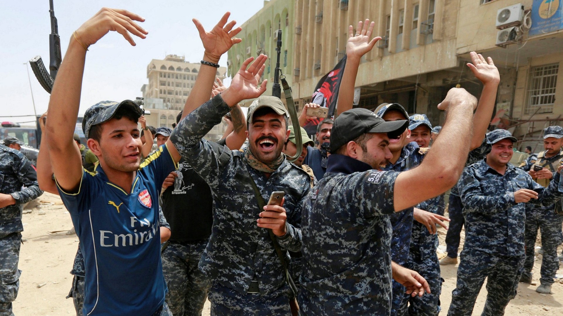 Fuerzas iraquíes celebran en la Ciudad Vieja de Mosul (Reuters)