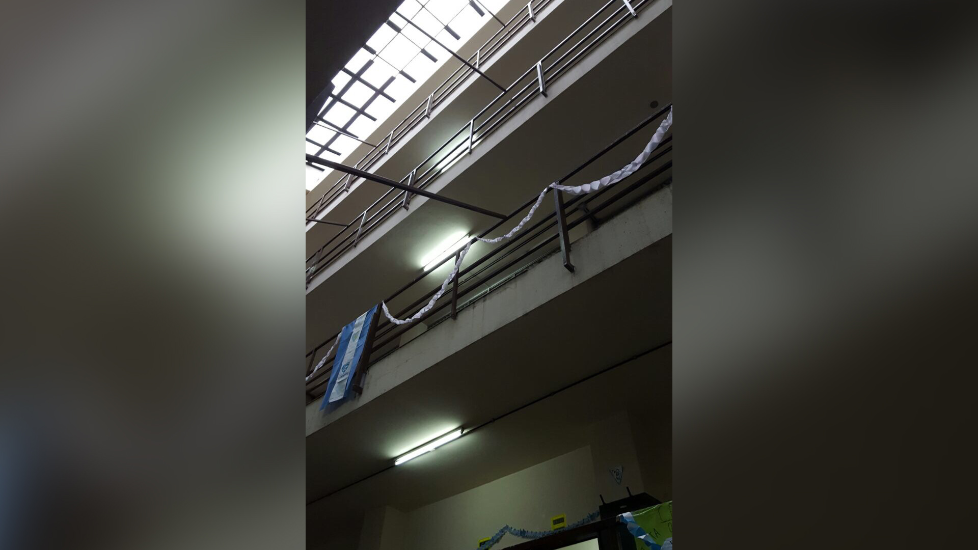 Foto sacada desde el patio interno del colegio