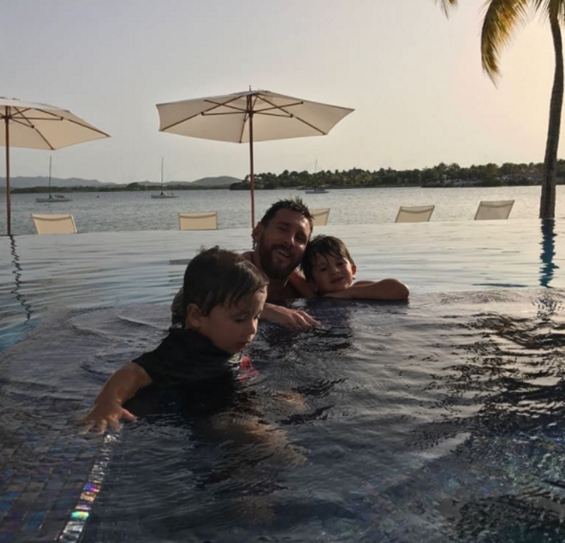 Lionel Messi, disfrutando de sus vacaciones junto a Thiago y Mateo (@leomessi)
