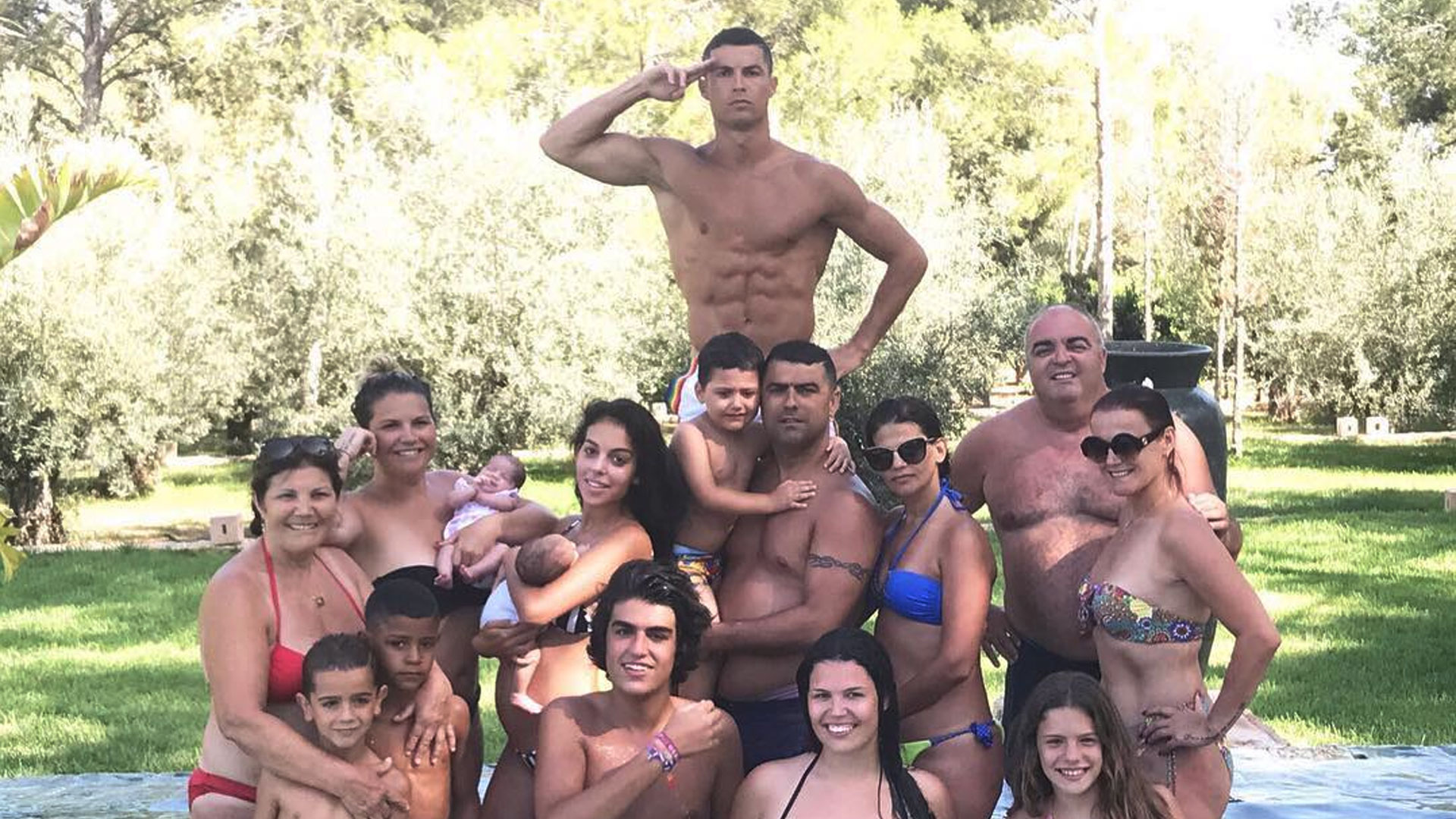 Cristiano se sacó una foto familiar durante su estadía en Ibiza