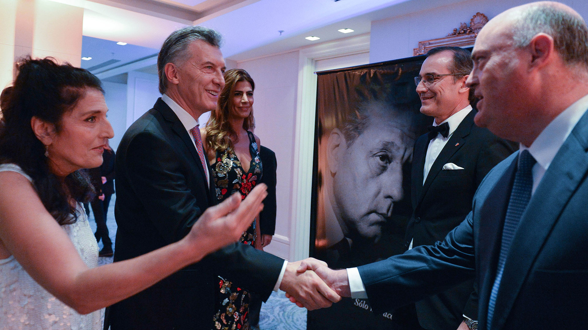 La llegada del Presidente Mauricio Macri junto a la Primera Dama, Juliana Awada, quienes fueron recibidos por las autoridades de la Fundación Favaloro