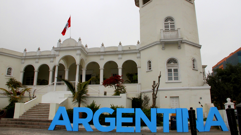 La propuesta desembarcó justo a tiempo para festejar el día de la Independencia argentina. El lugar de encuentro fue el icónico restaurante Astrid & Gastón en Lima, del chef Gastón Acurio, pionero de la cocina peruana, hoy reconocida como orgullo de este país
