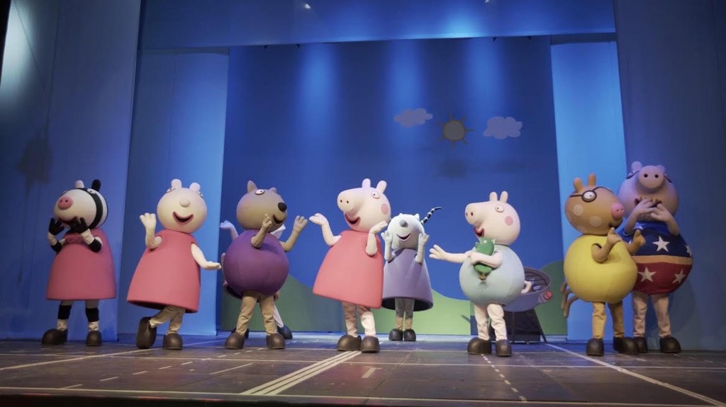 La chanchita canta y baila junto a los personajes queridos del dibujo animado