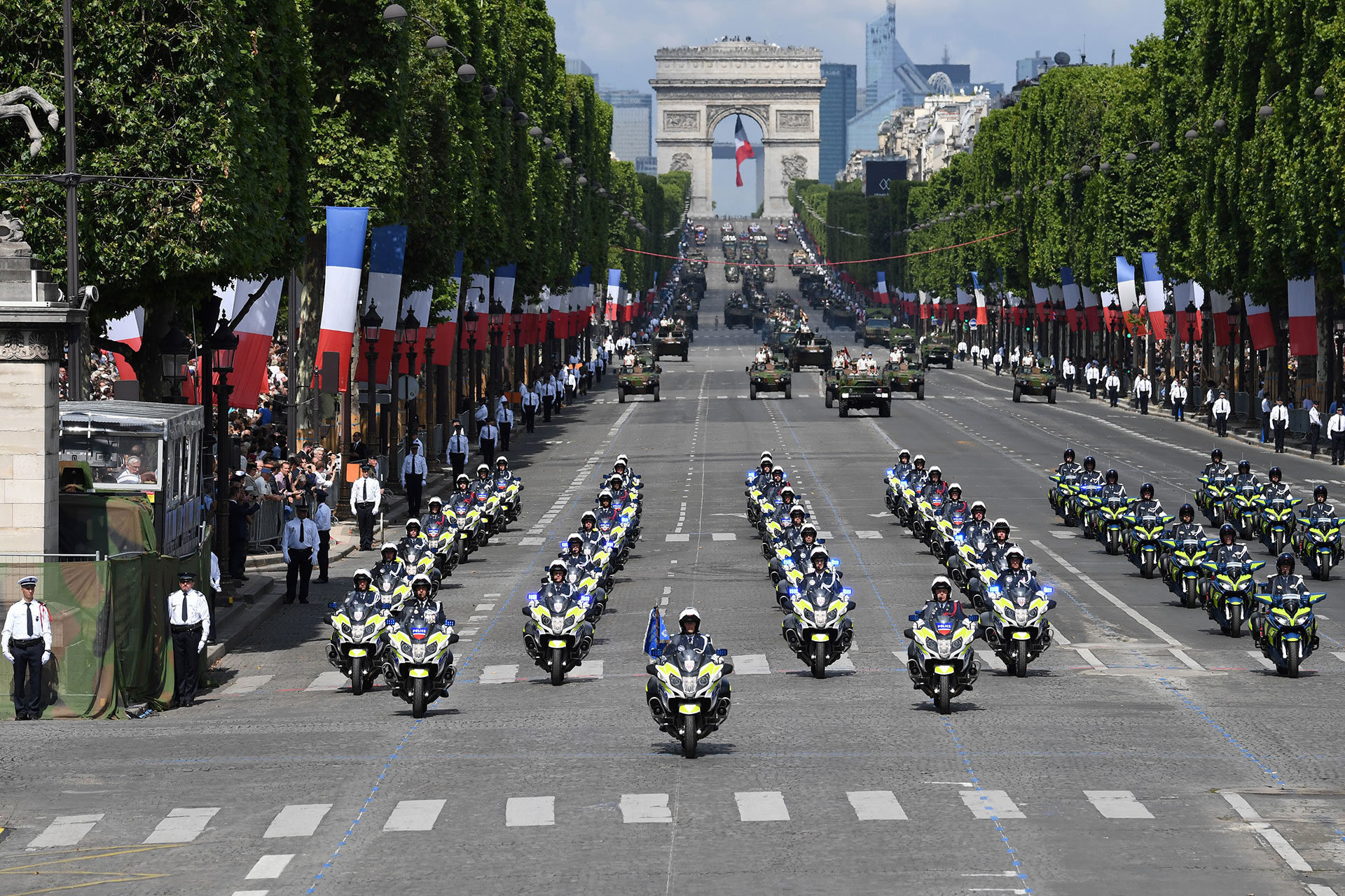 La policía francesa también participó del desfile militar (AFP)
