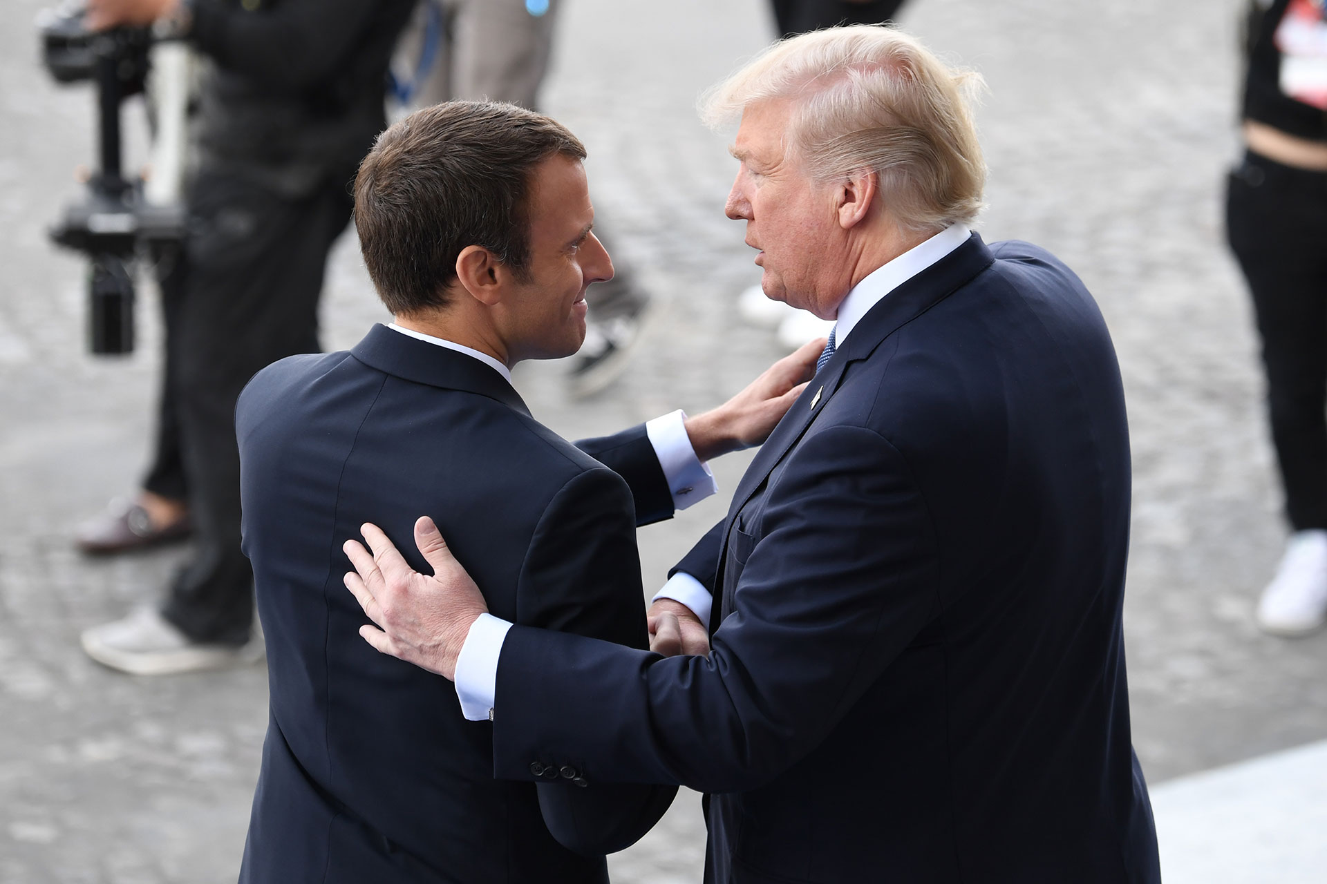 Emmanuel Macron y Donald Trump durante el evento (AFP)
