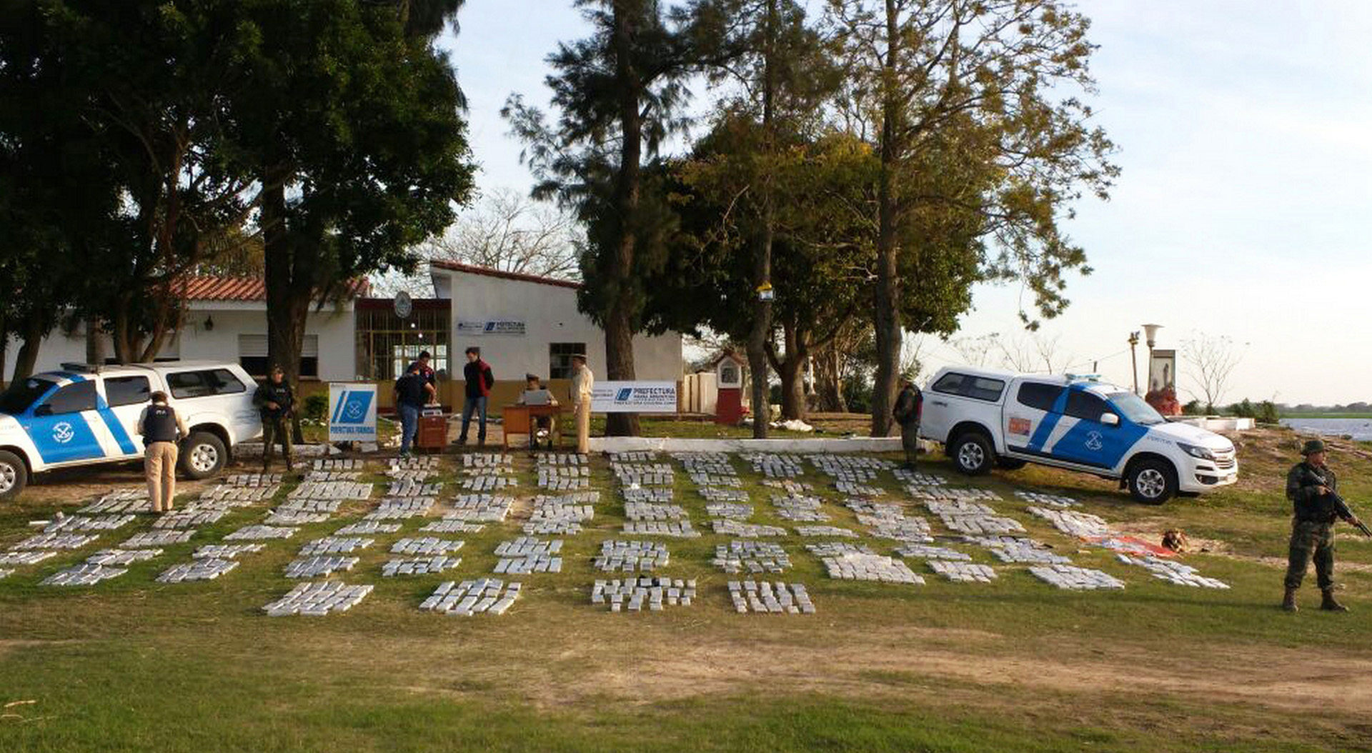 Cerca de una tonelada y media de marihuana fue secuestrada ayer durante dos operativos realizados en las provincias de Formosa y Misiones