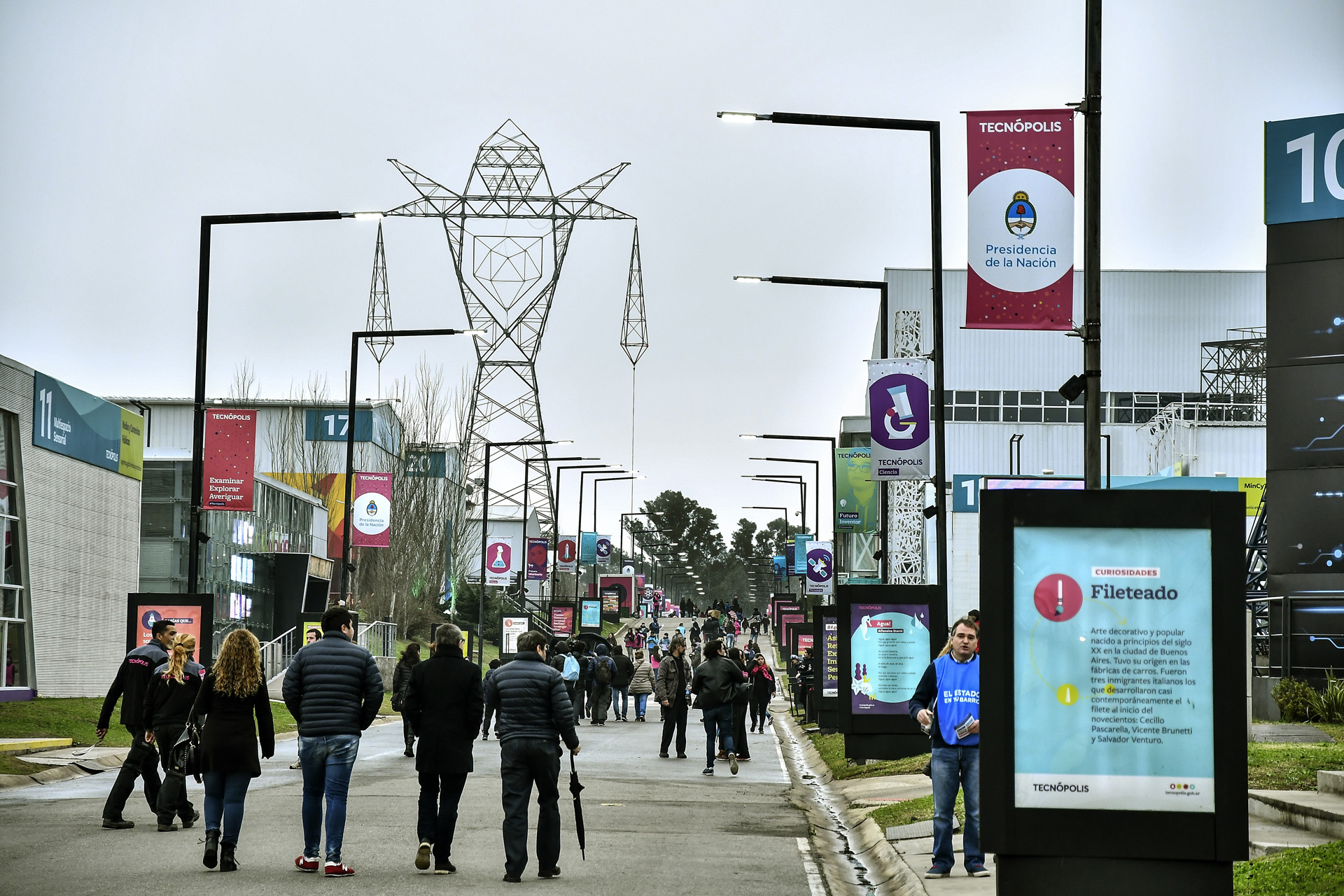 Las distintas actividades que se llevan a cabo en el megamuestra Tecnóplisis, concentran la atención de niños y adultos, en el comienzo de las vacaciones de invierno