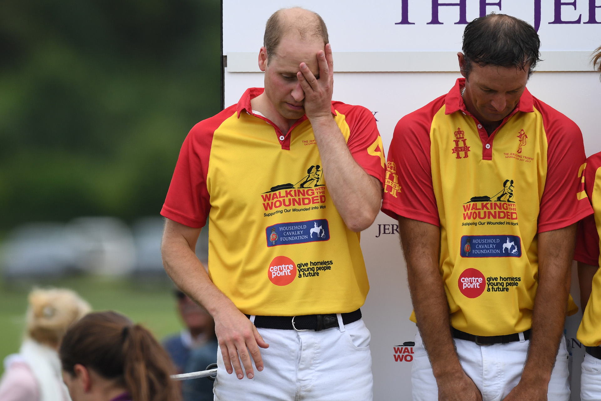 Los príncipes lucieron las camisetas con el logro de las entidades de beneficencia con las que colaboran: Walking with the Wounded, Household Cavalry Foundation y Centre Point