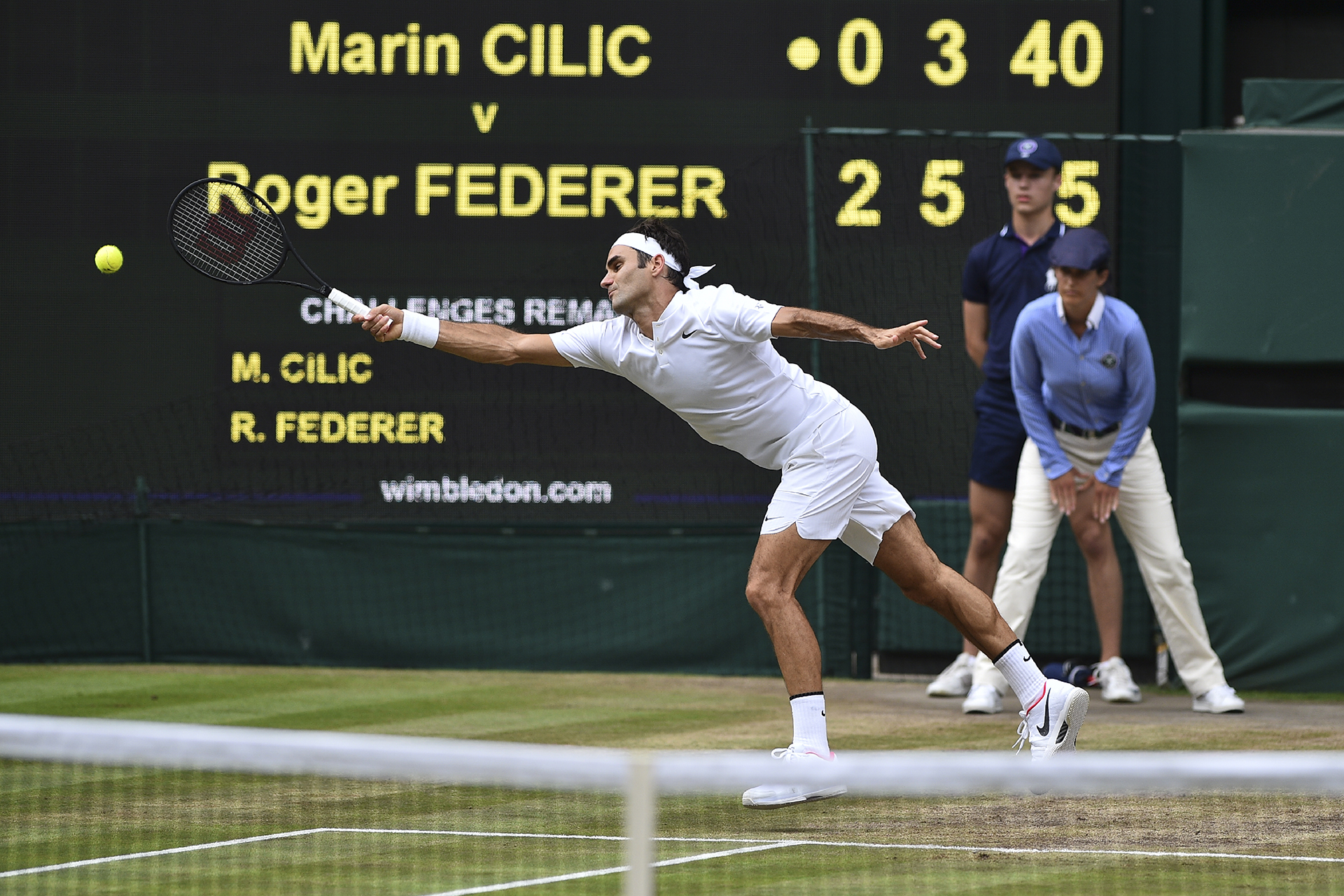La elegancia de Roger a pesar del esfuerzo por devolver la pelota