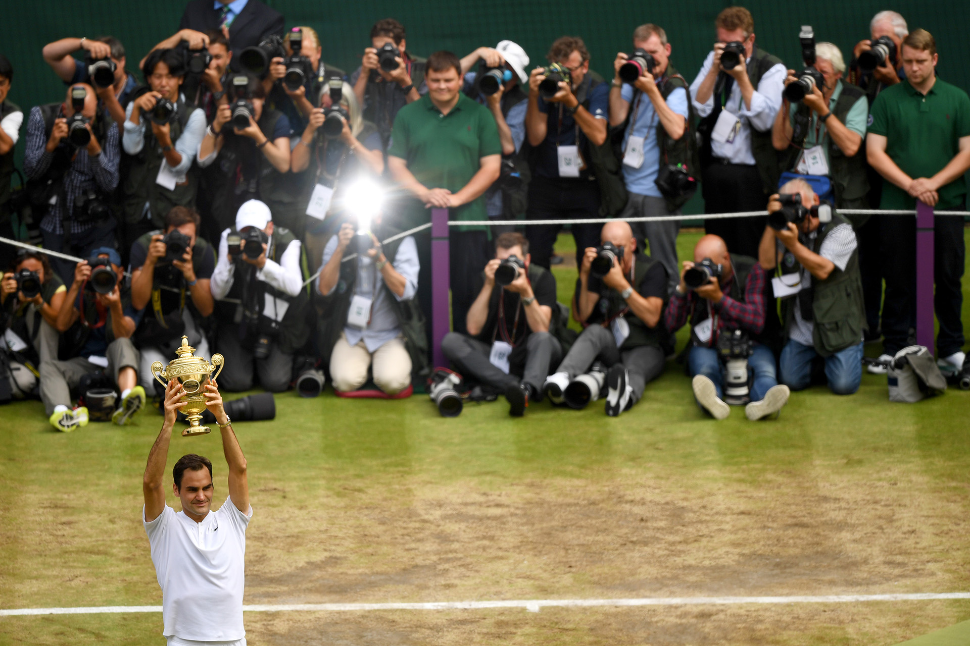 El mundo del tenis se rinde ante Federer