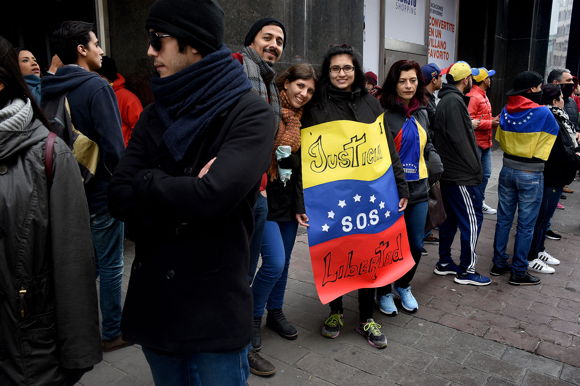 En Buenos Aires, hubo cinco puntos de votacion con filas de hasta 10 cuadras