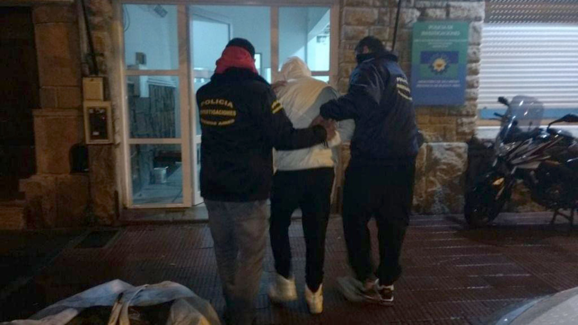 Armaron un operativo encubierto en un velatorio y atraparon a un hombre que era buscado por Interpol