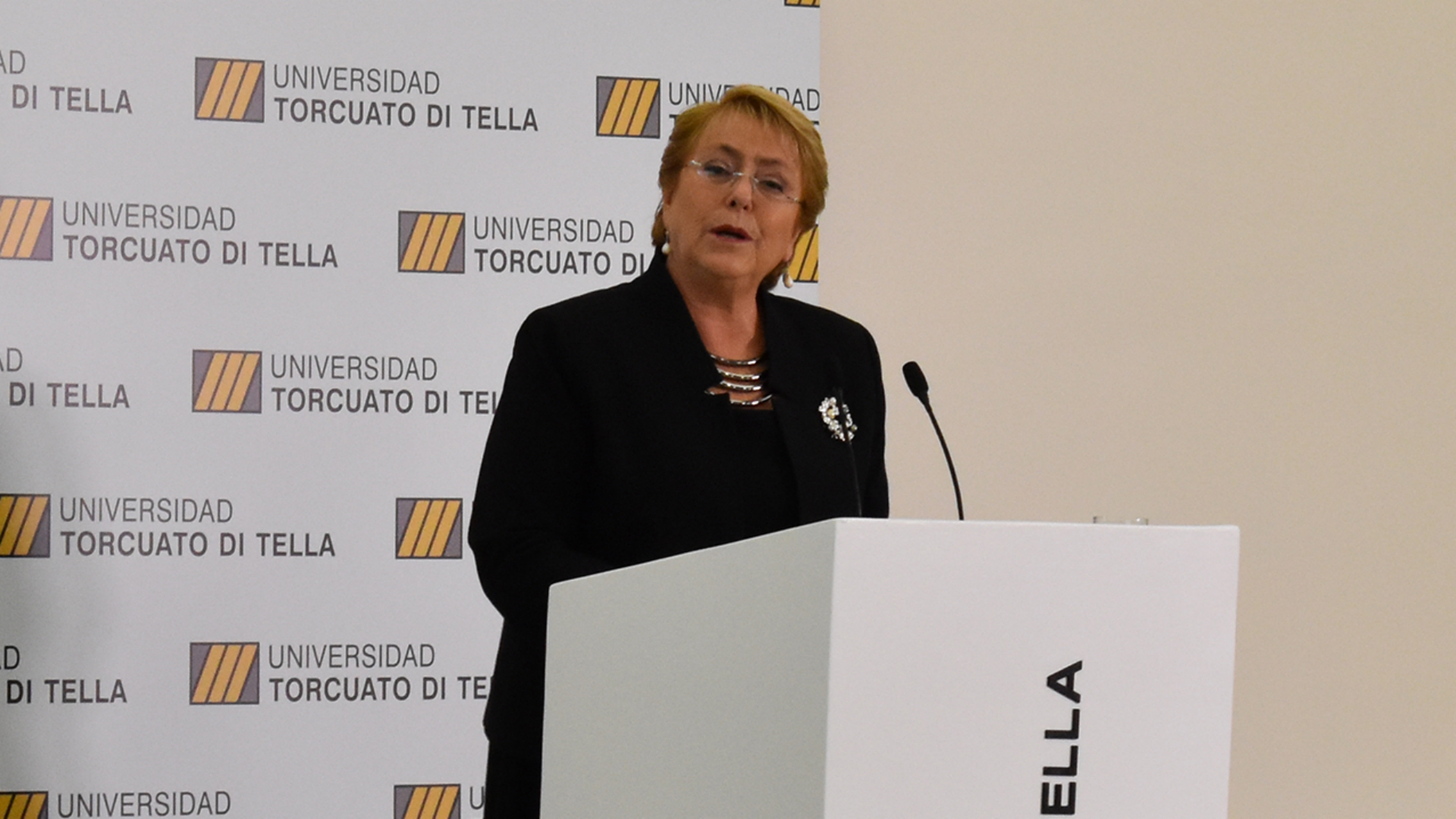 Michelle Bachelet ofreció la conferencia “Chile, hacia una economía sustentable” en la Universidad Torcuato di Tella en Buenos Aires, Argentina (Cortesía UTDT)