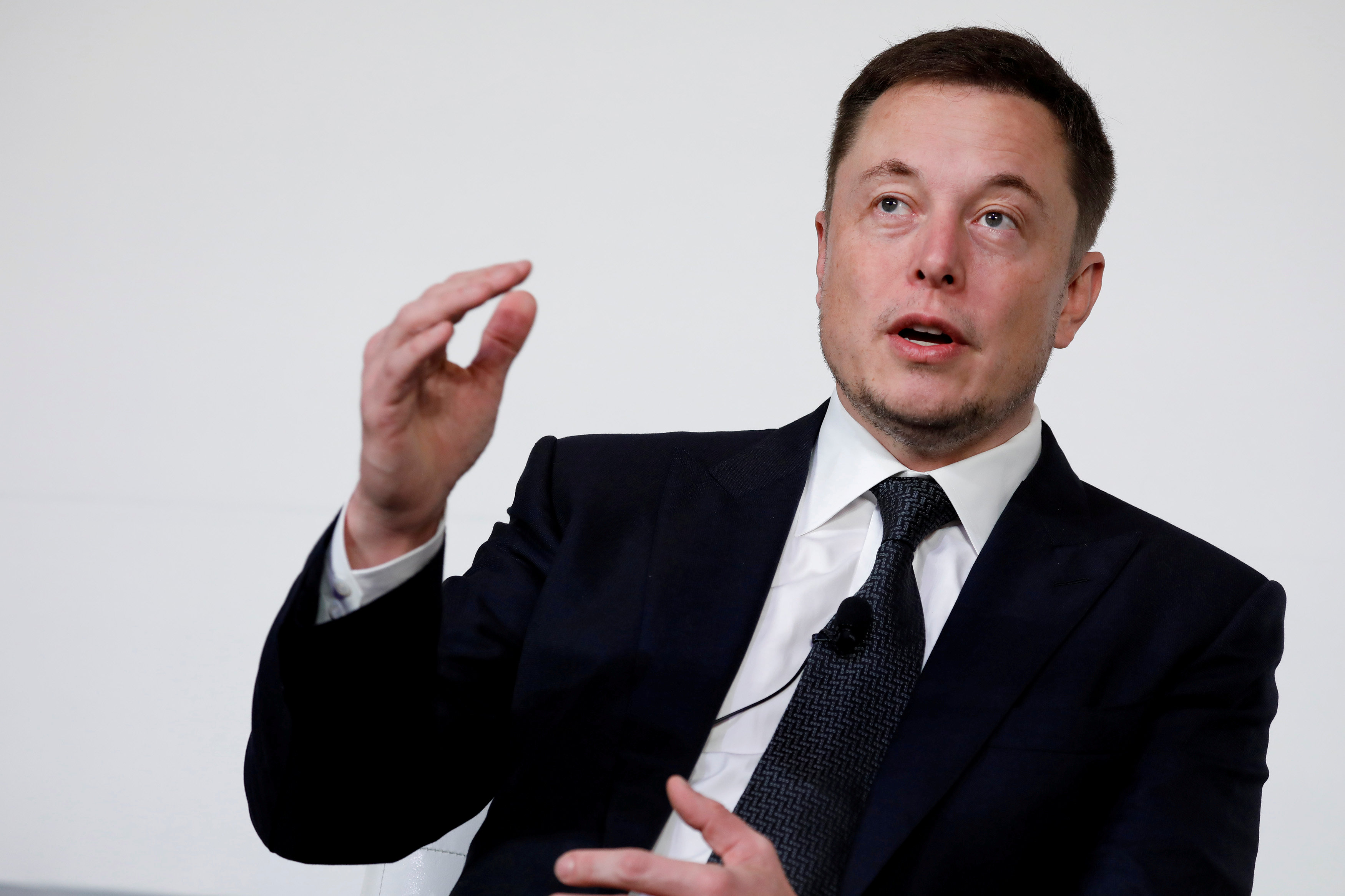 Elon Musk, fundador de Tesla, junto a otros 115 especialistas en IA le pidió a la ONU que se impida el desarrollo de robots inteligentes con fines bélicos (REUTERS/Aaron P. Bernstein/File Photo)