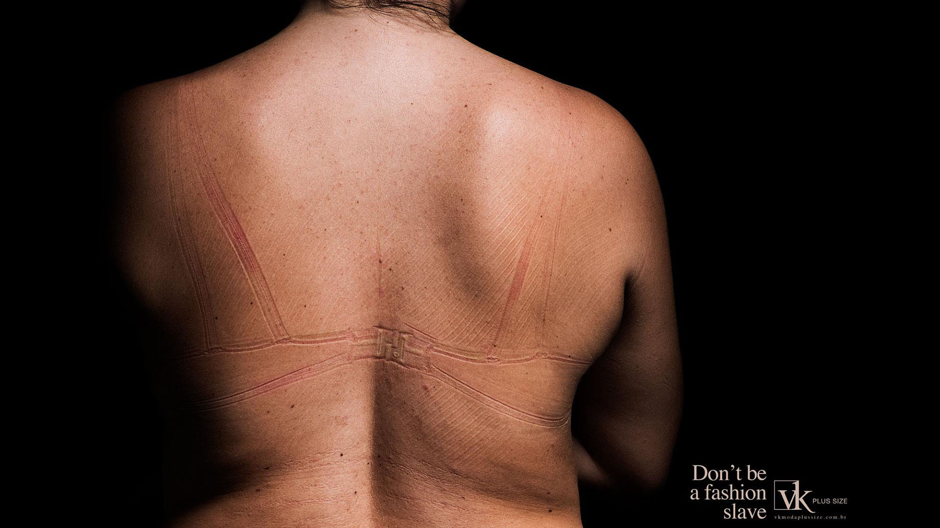 “Don´t be a fashion slave”, la campaña brasileña que muestra las consecuencias de vestir talles inapropiados
