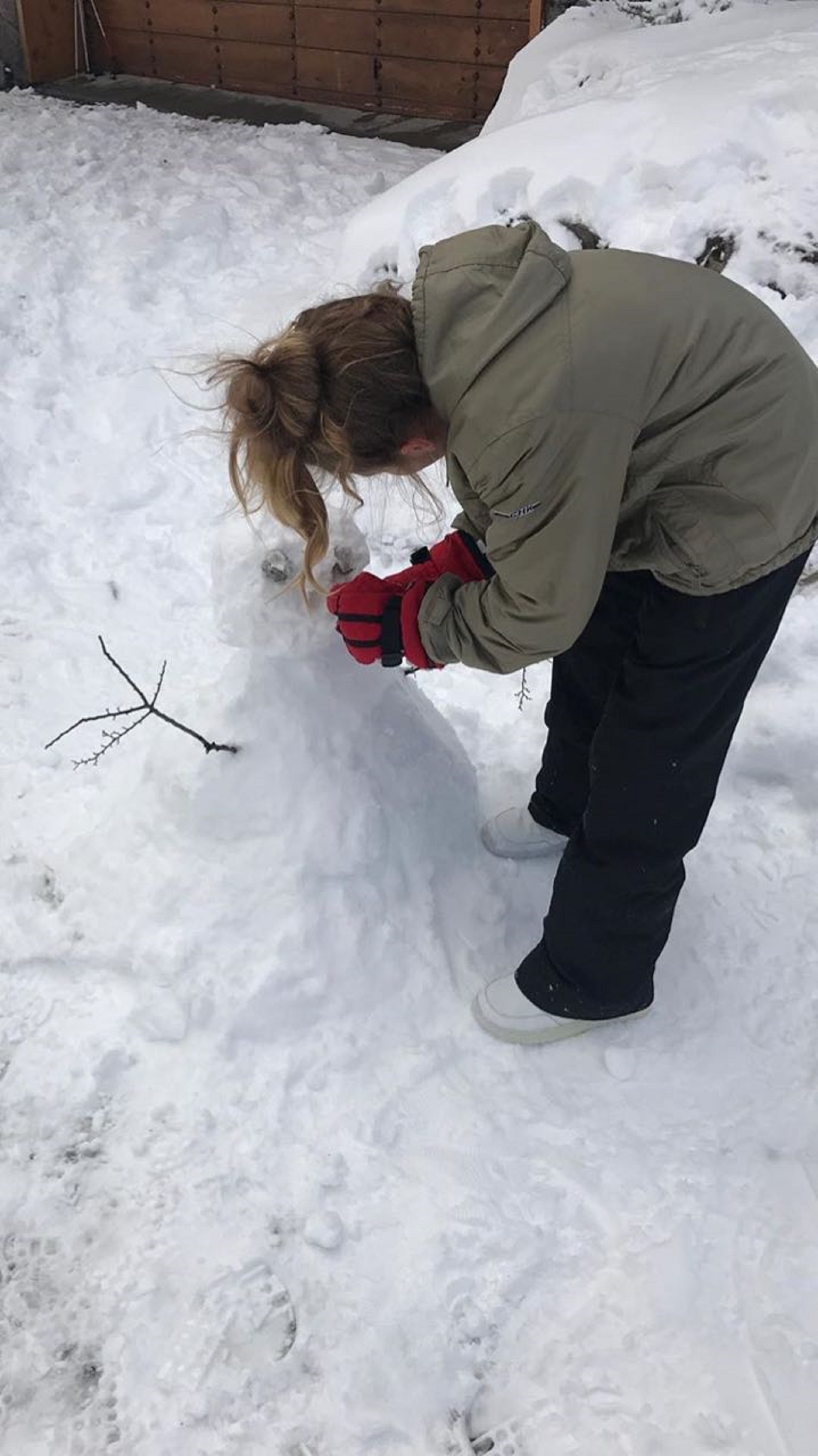 Guillermina se divirtió jugando con la nieve