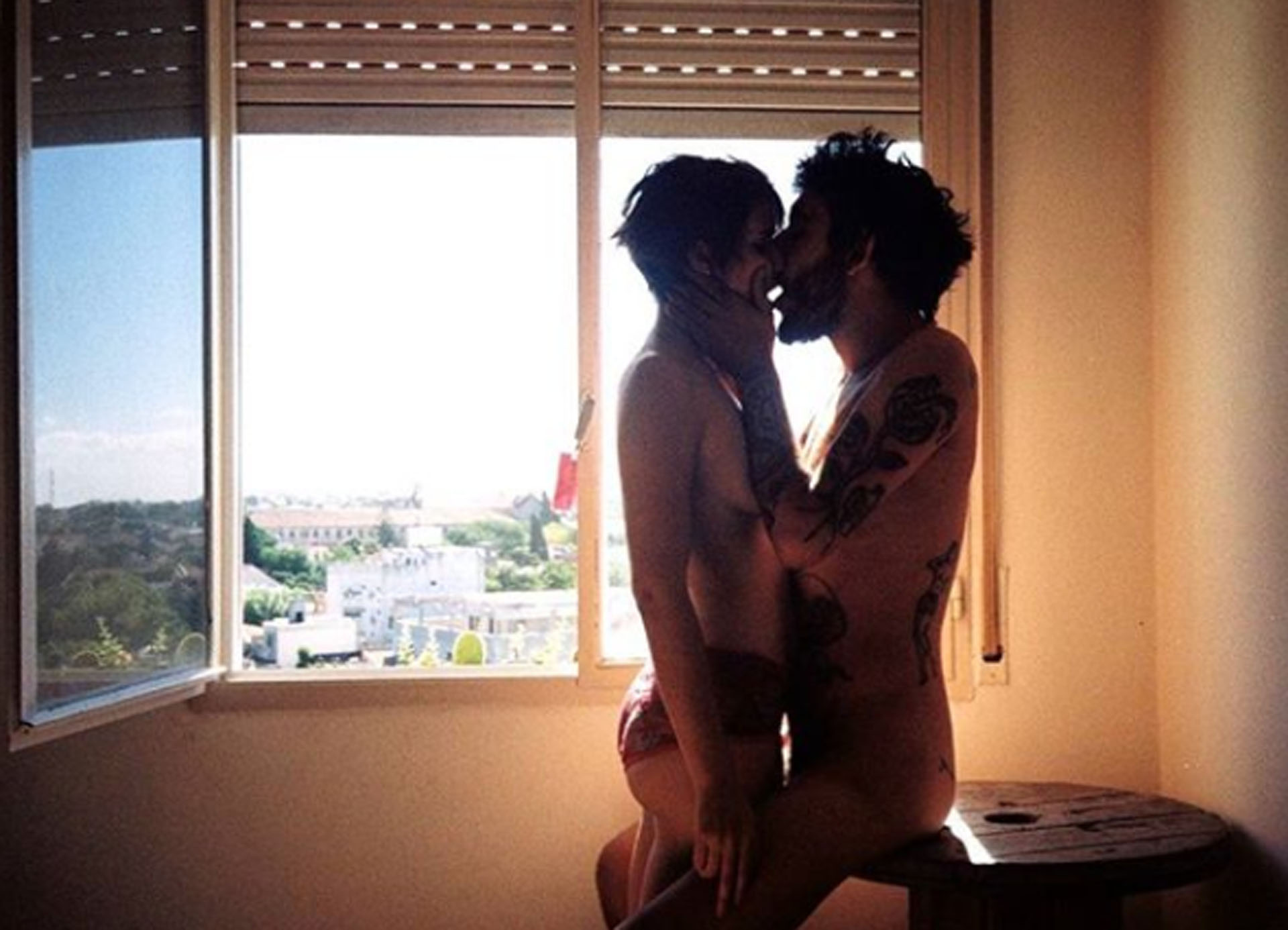 Polémico y transgresor, en su Instagram abundan fotos de desnudos
