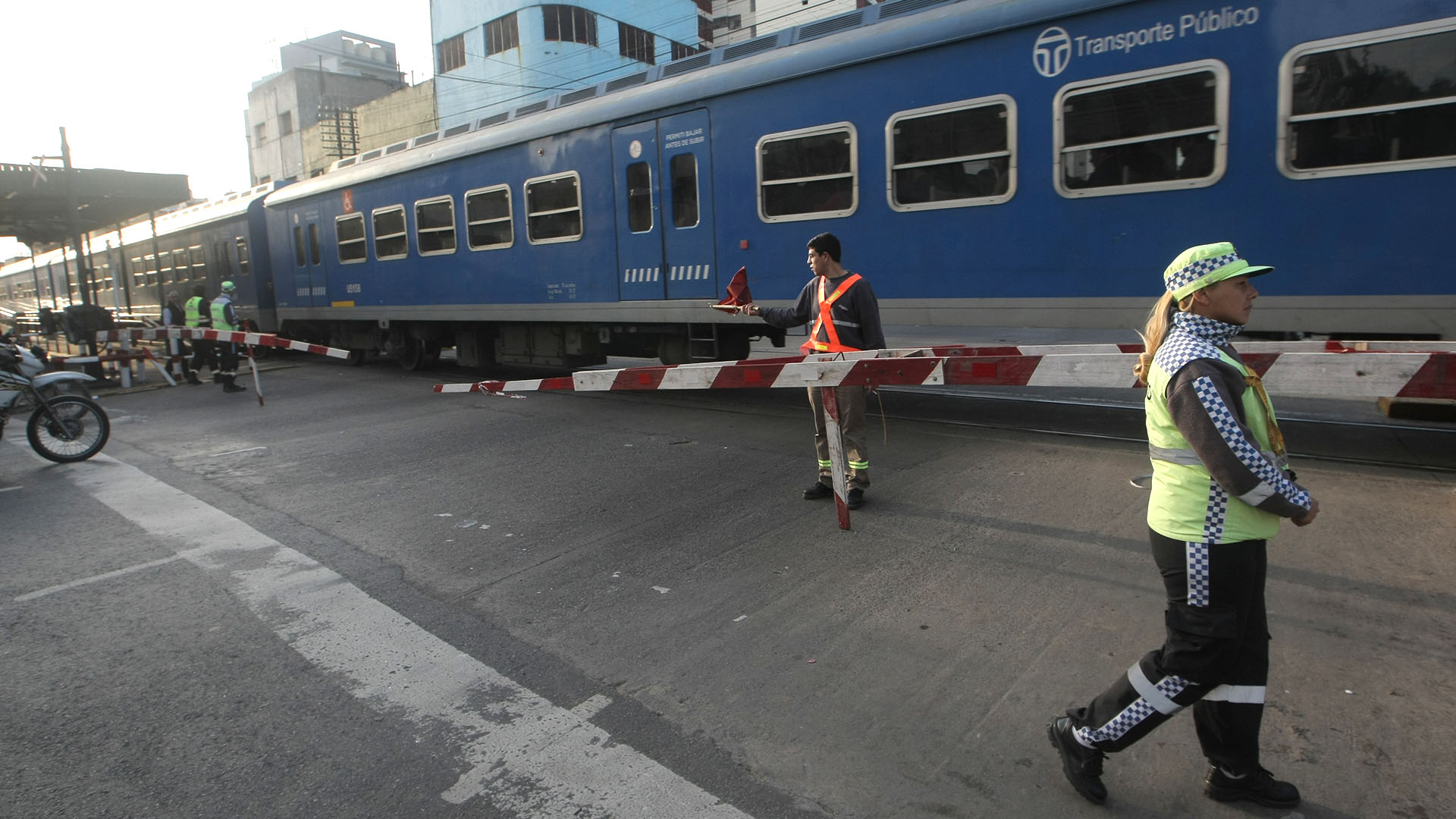 Otra vez un corte del cable de señalamiento en el trayecto de la línea del ferrocarril San Martín generó demoras en los pasos a nivel. Como consecuencia del desperfecto fueron afectadas las barreras de Cabrera y Honduras, y se provocó un caos de tránsito